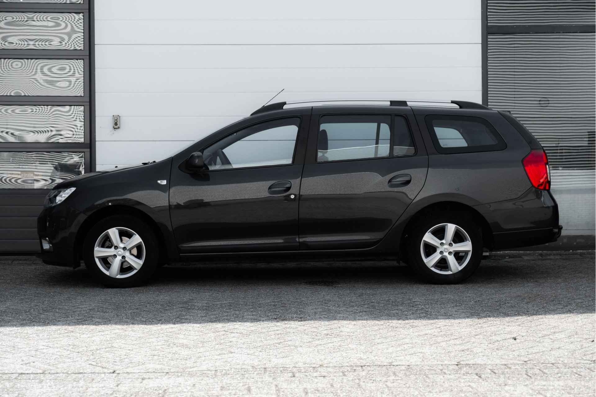 Dacia Logan MCV TCe 90pk SL Royaal | Navi | Trekhaak | Airco | Parkeersensoren achter | LM Velgen | incl. Bovag rijklaarpakket met 12 maanden garantie | - 5/48