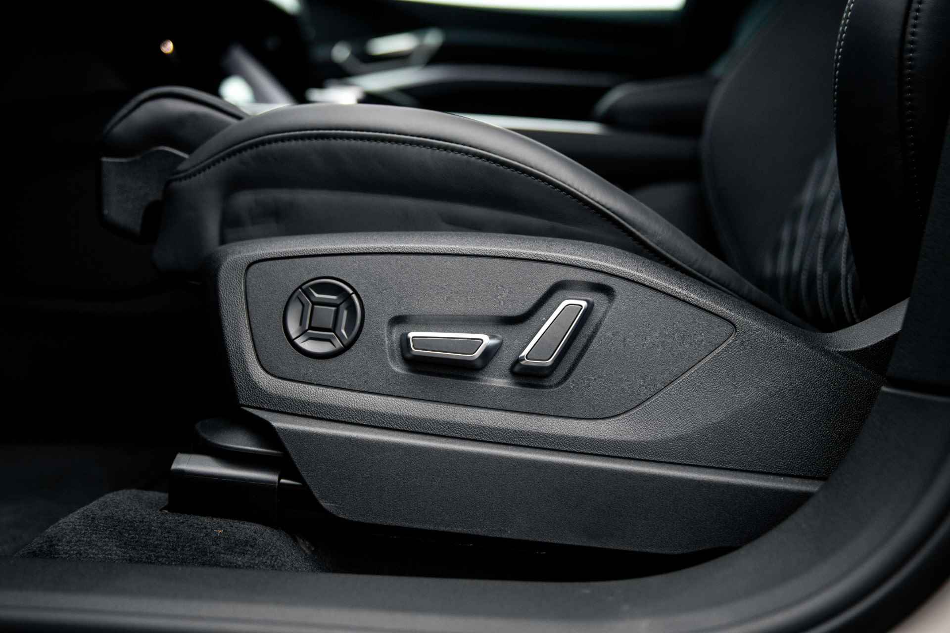 Audi Q8 e-tron Sportback 55 quattro S Edition 115 kWh | Assistentiepakket plus | B&O | Supersportstoelen | Keyless - 24/28