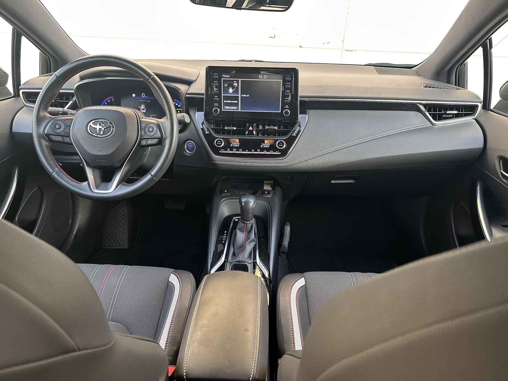 Toyota Corolla Touring Sports 1.8 Hybrid GR-Sport / Automaat / Apple carplay & Android auto / Stoelverwarming / Achteruitrijcamera / - 2/29