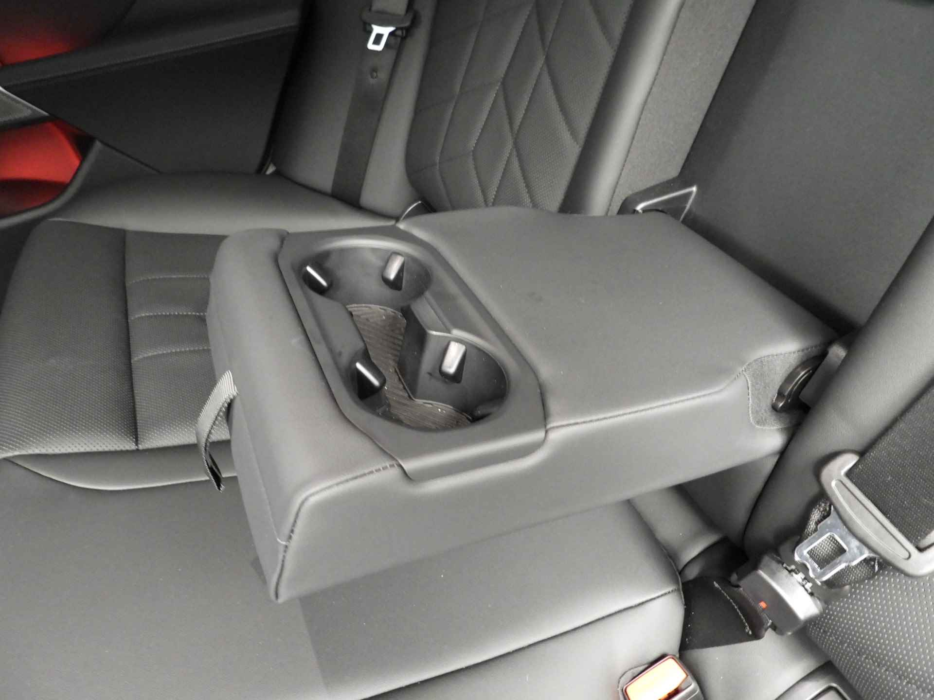 BMW i5 eDrive40 Innovation Pack LED / Leder / HUD / Comfortstoelen / Keyles go / Adaptief onderstel / DAB / Alu 19 inch - 18/32
