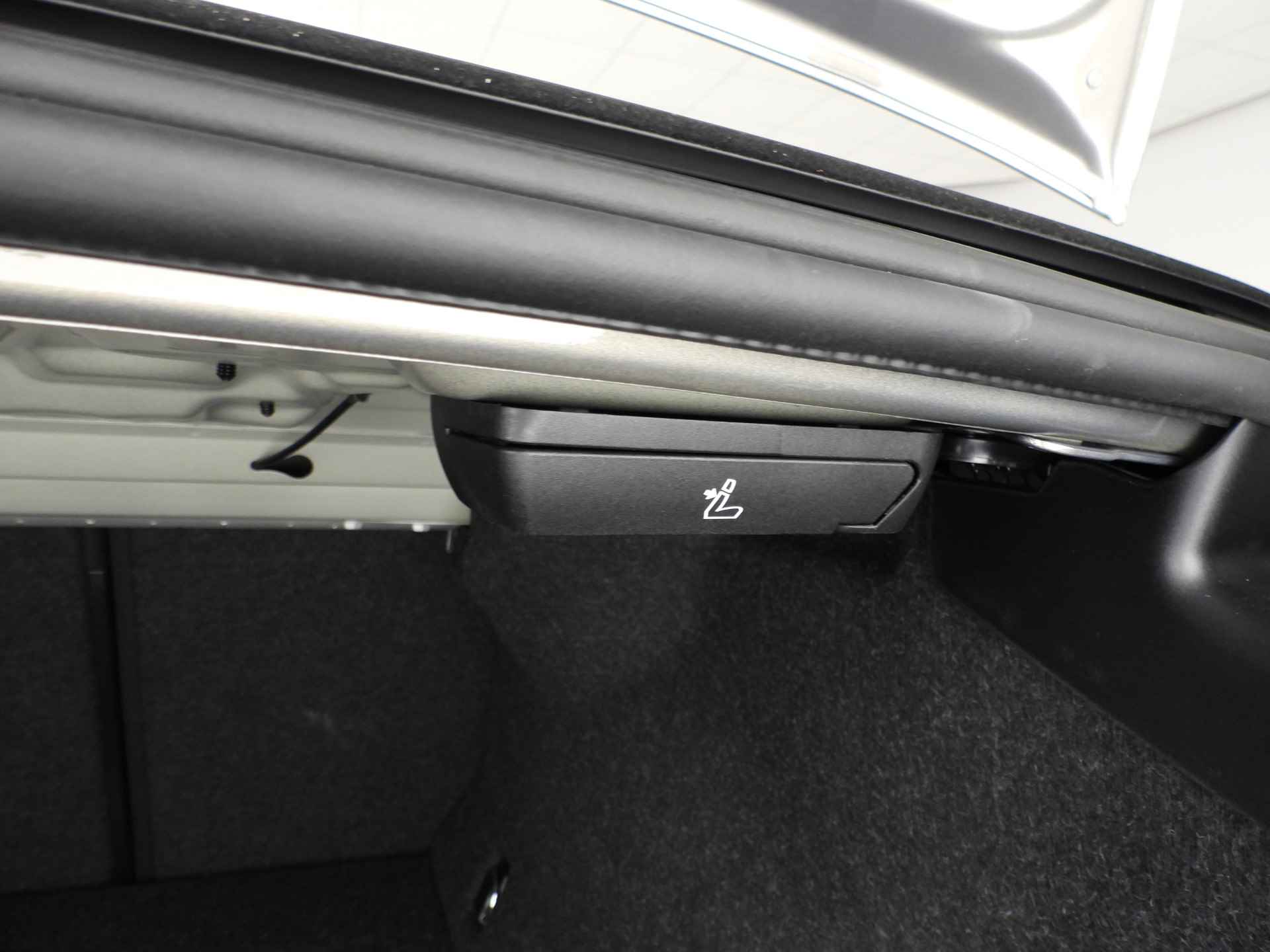 BMW i5 eDrive40 Innovation Pack LED / Leder / HUD / Comfortstoelen / Keyles go / Adaptief onderstel / DAB / Alu 19 inch - 20/32