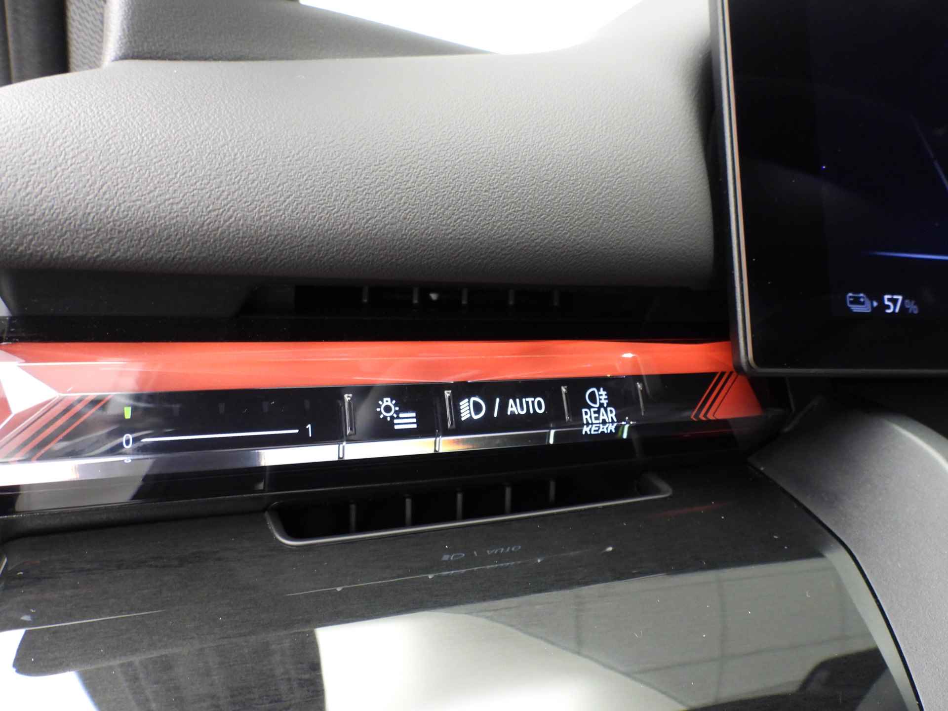 BMW i5 eDrive40 Innovation Pack LED / Leder / HUD / Comfortstoelen / Keyles go / Adaptief onderstel / DAB / Alu 19 inch - 22/32