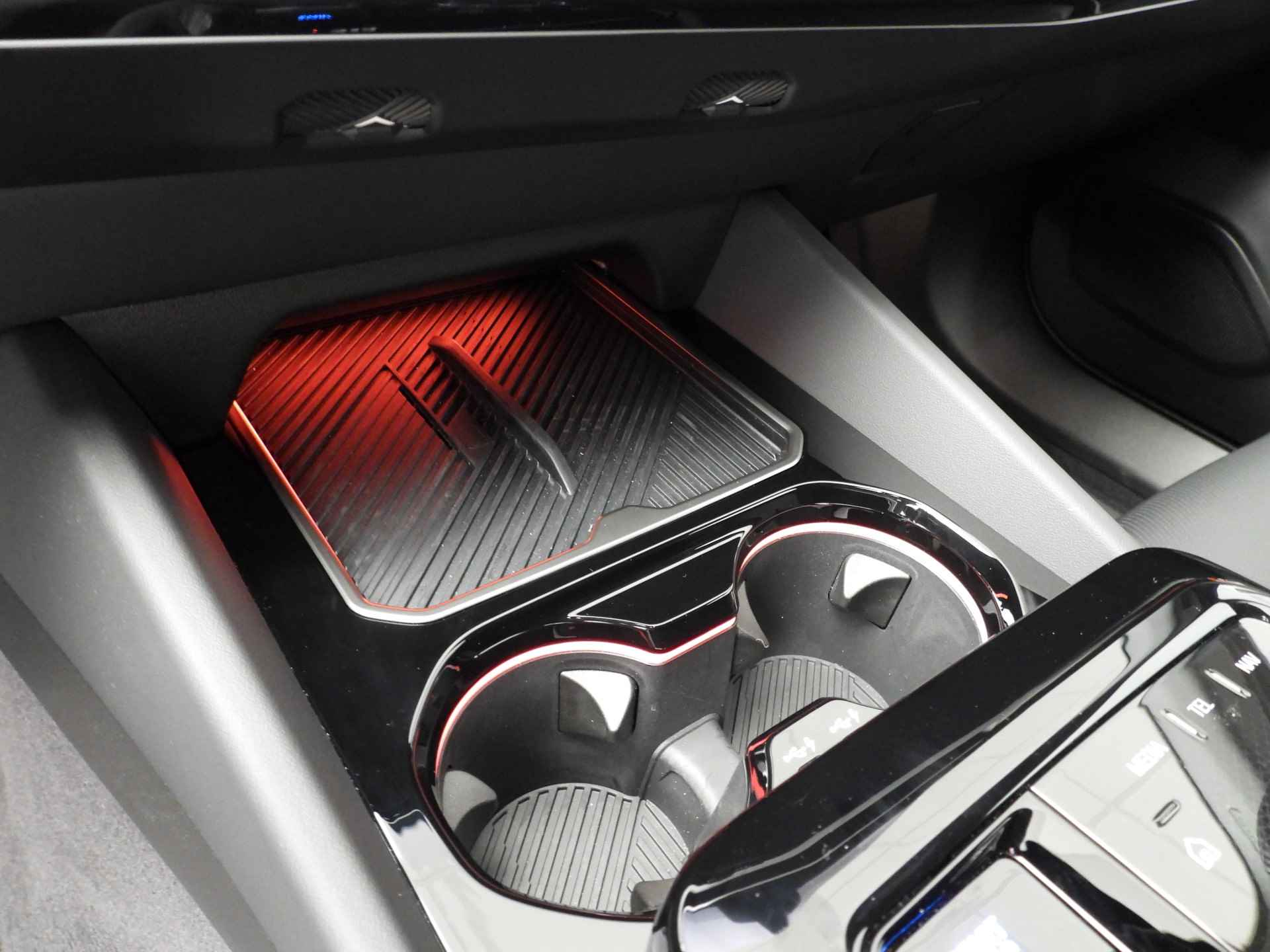 BMW i5 eDrive40 Innovation Pack LED / Leder / HUD / Comfortstoelen / Keyles go / Adaptief onderstel / DAB / Alu 19 inch - 24/32