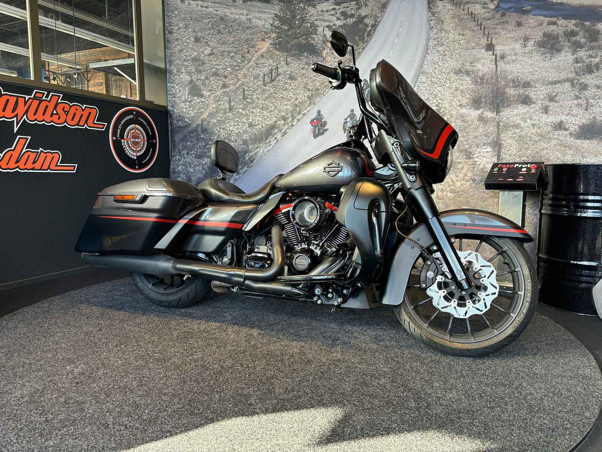 Harley-Davidson FLHXSE STREET GLIDE CVO 131ci - 4/18