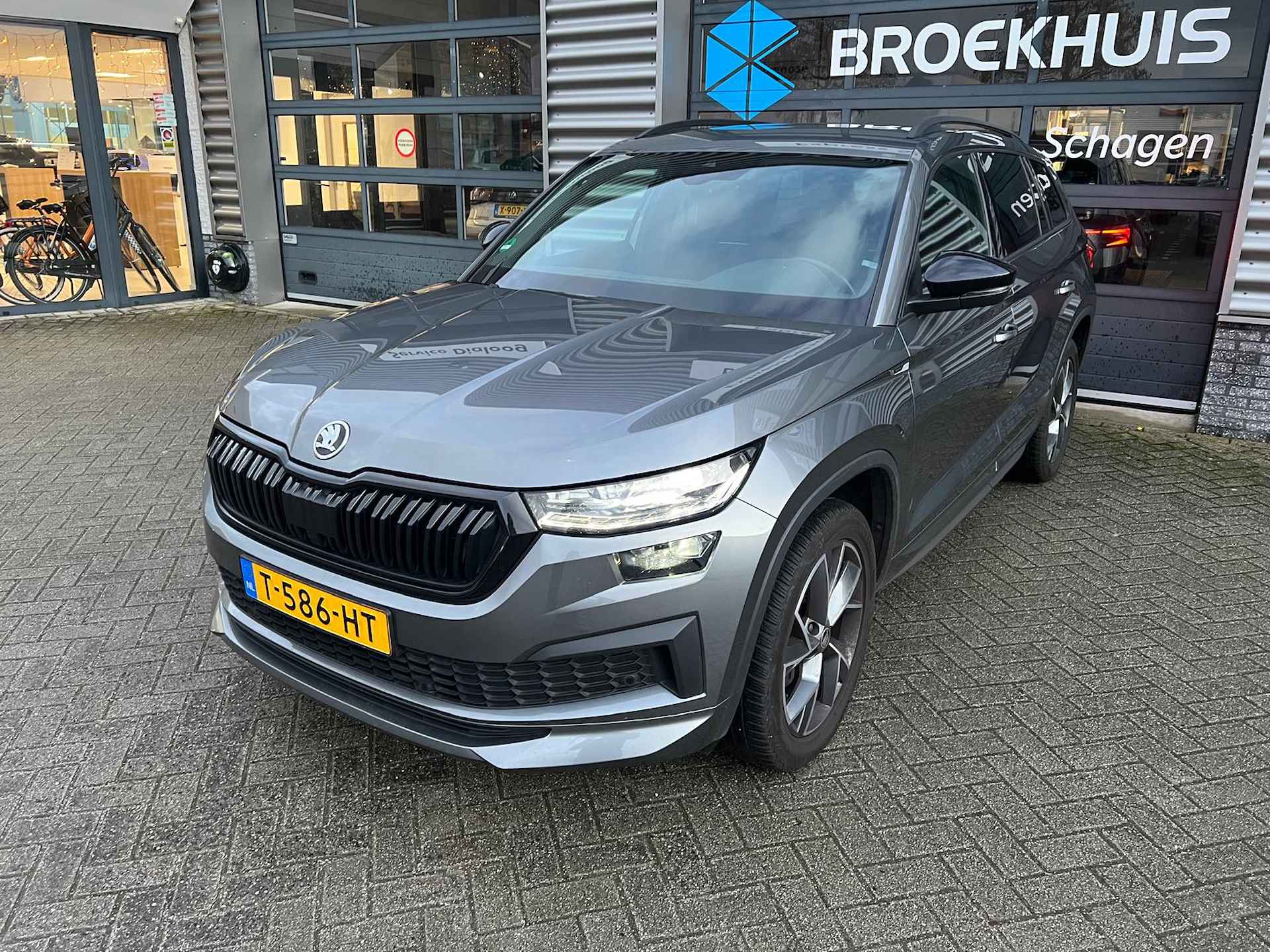 Škoda Kodiaq 1.5 TSI 150 pk Sportline Business 7pers. 7-DSG | Elektrisch wegklapbare trekhaak | Elektrisch bedienbare achterklep | Cruise con - 4/37