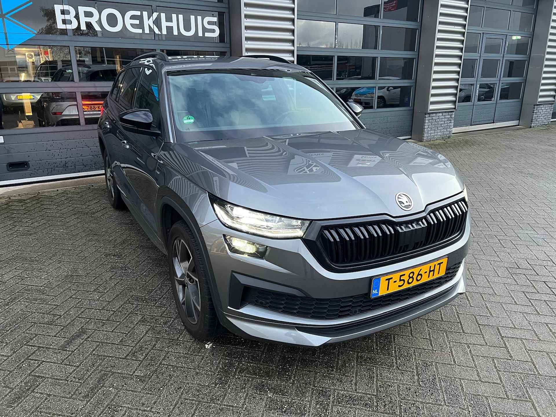 Škoda Kodiaq 1.5 TSI 150 pk Sportline Business 7pers. 7-DSG | Elektrisch wegklapbare trekhaak | Elektrisch bedienbare achterklep | Cruise con - 5/37