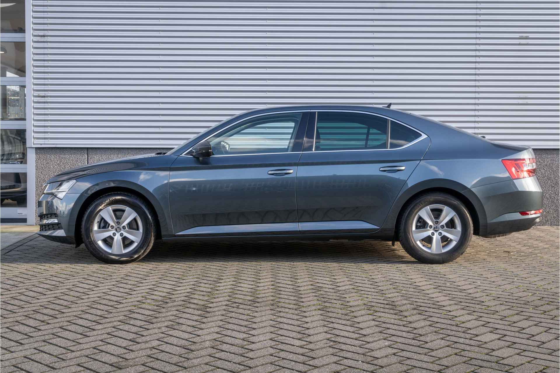 Škoda Superb 1.5 TSI 150pk DSG ACT Business Edition | Trekhaak| ACC| Navi/Smartlink | - 7/44