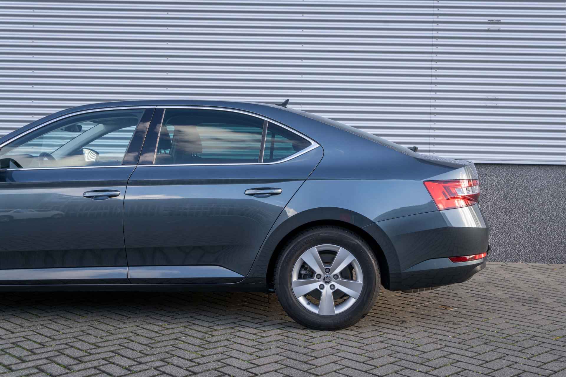 Škoda Superb 1.5 TSI 150pk DSG ACT Business Edition | Trekhaak| ACC| Navi/Smartlink | - 9/44