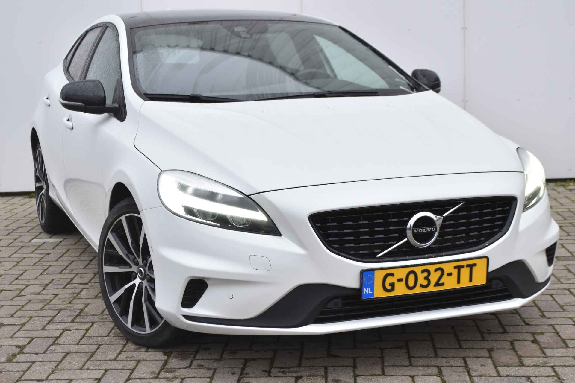 Volvo V40 T3 R-Design #18''Narvi #Pano #HarmanKardon #HelemooieV40! - 4/29