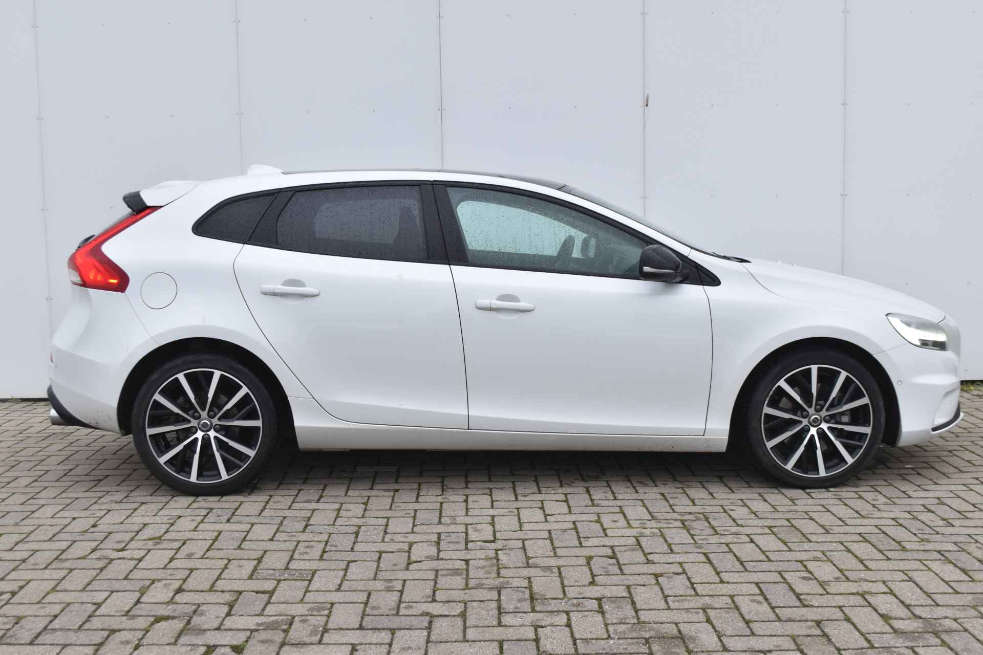 Volvo V40 T3 R-Design #18''Narvi #Pano #HarmanKardon #HelemooieV40! - 5/29