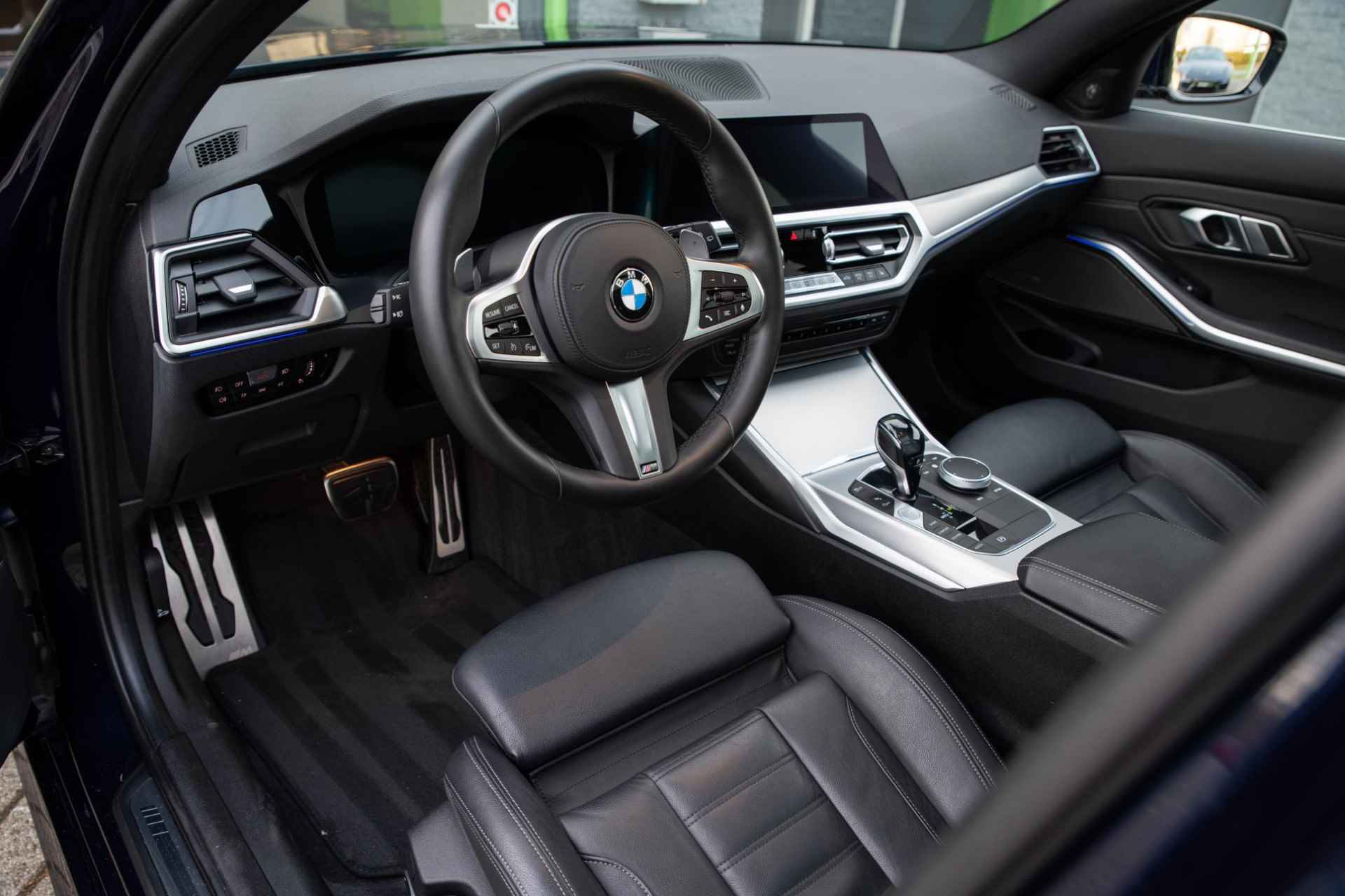 BMW 3-serie Touring 318i High Executive M SPORT / PANODAK / HARMAN KARDON / LEDER - 11/52