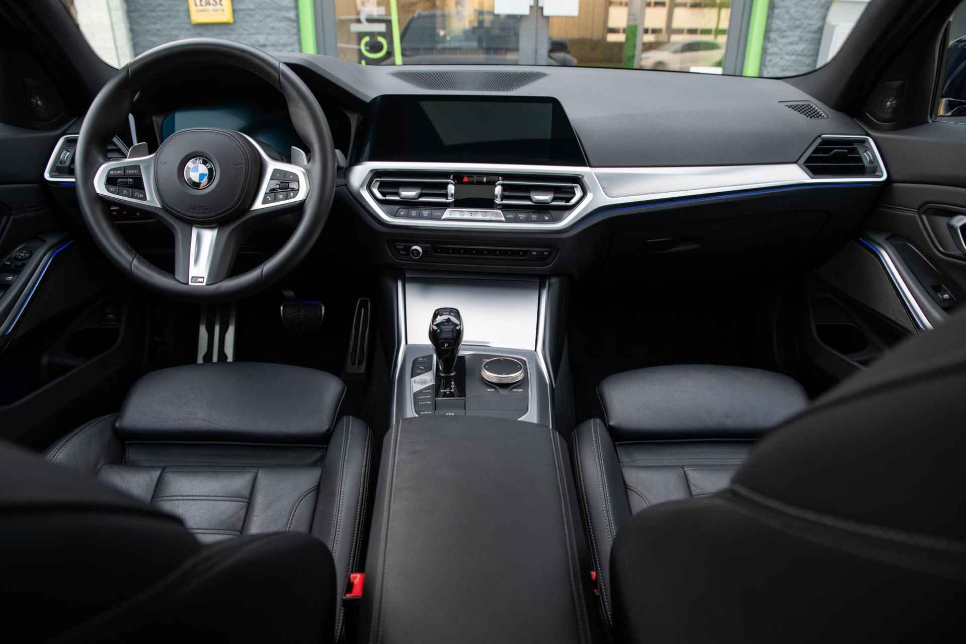 BMW 3-serie Touring 318i High Executive M SPORT / PANODAK / HARMAN KARDON / LEDER - 21/52