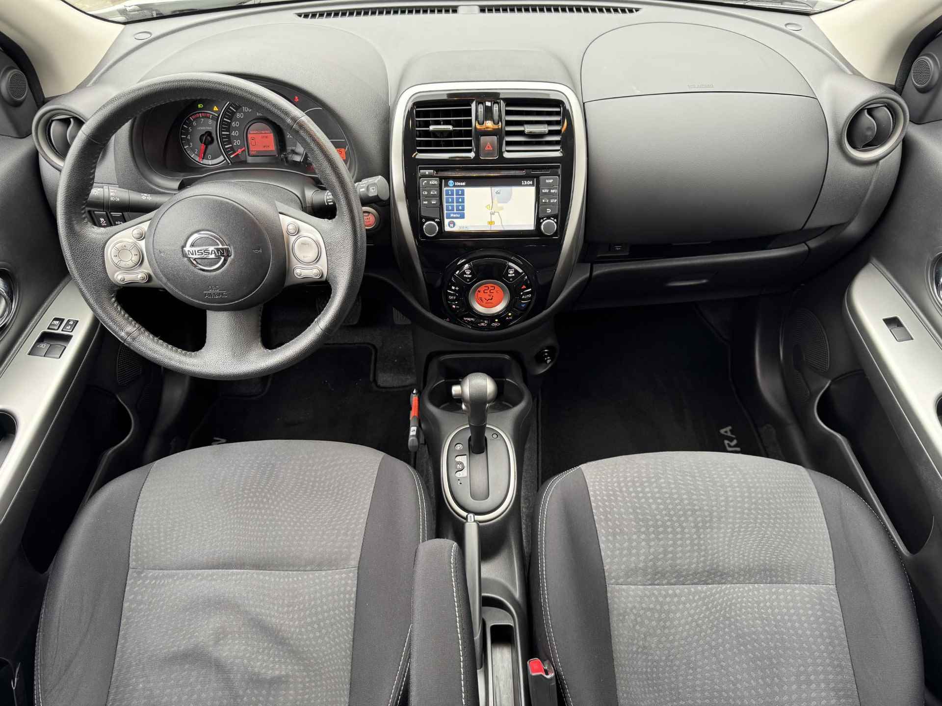 Nissan Micra 1.2 DIG-S Tekna / Panoramadak / Navigatie / Parkeersensoren achter / Bluetooth - 2/34