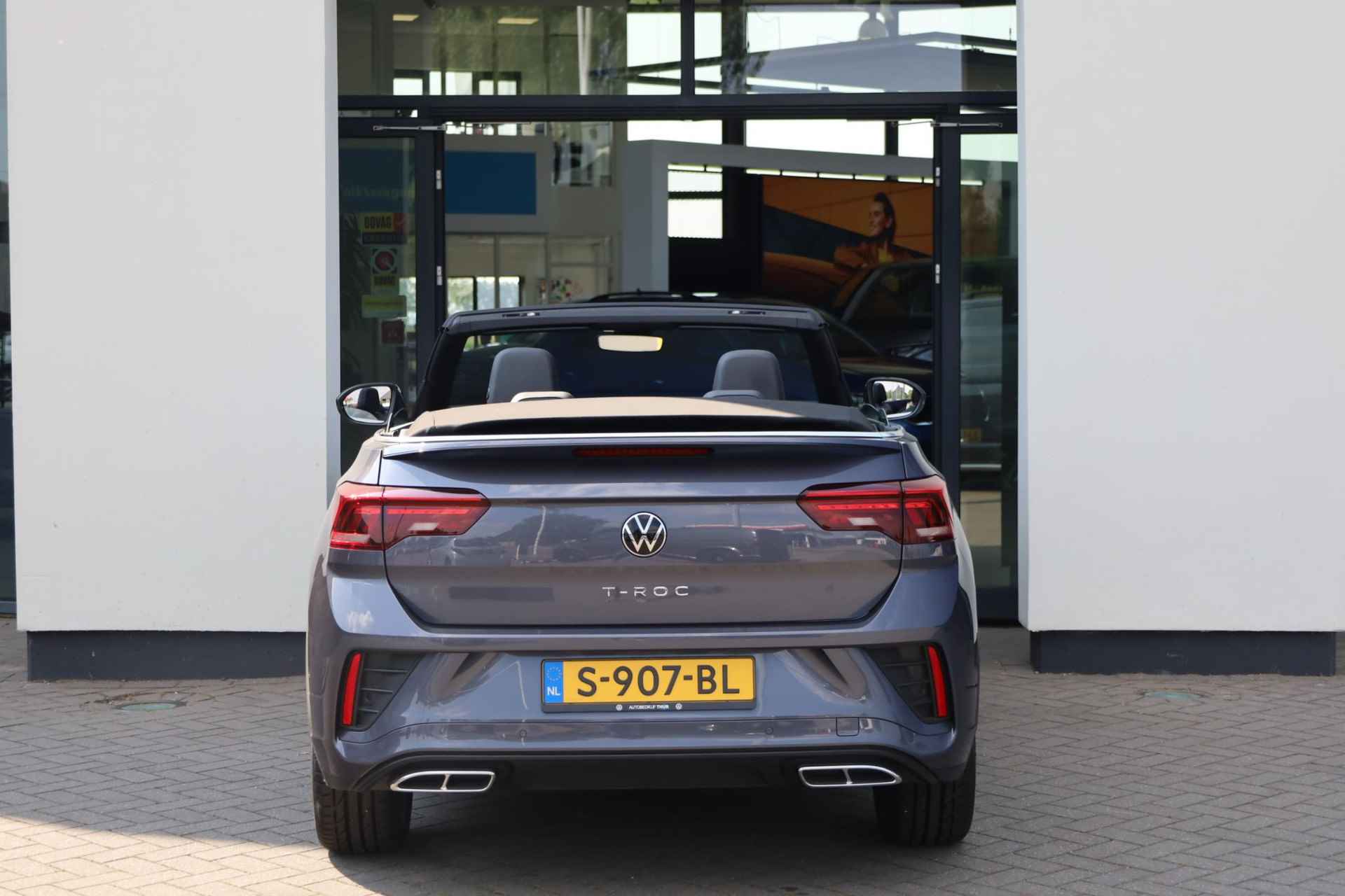 Volkswagen T-Roc Cabrio 1.5 TSI R-Line 150PK / 110kW DSG, R-line half leder LED plus Navi, 19 inch Misano, winterpakket, achteruitrij camera, Ass Pakket, Alarm, draadloos laden telefoon, etc. - 12/40