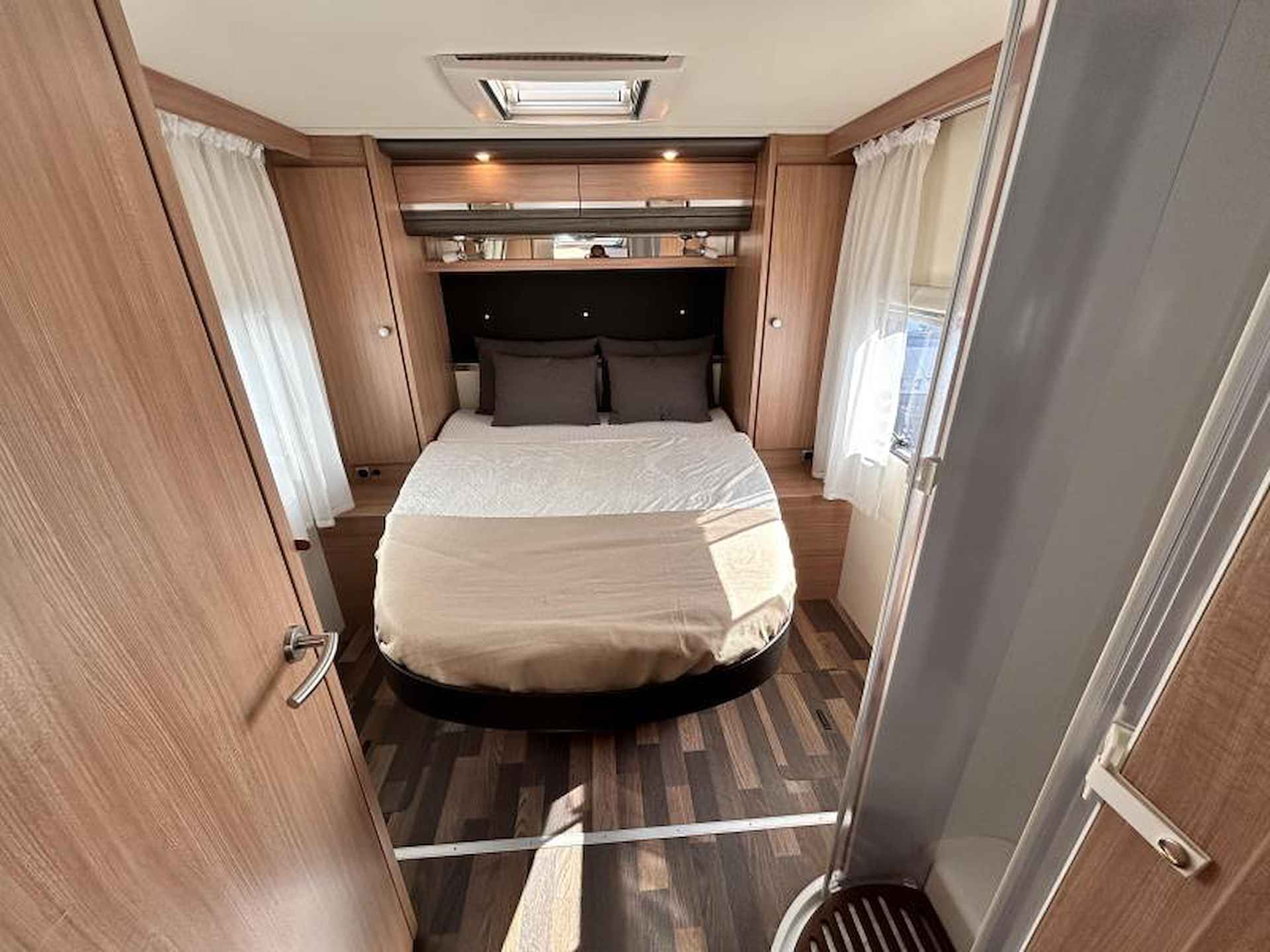 Knaus Sky TI 700 MX queensbed/19.000km/2016 - 16/25