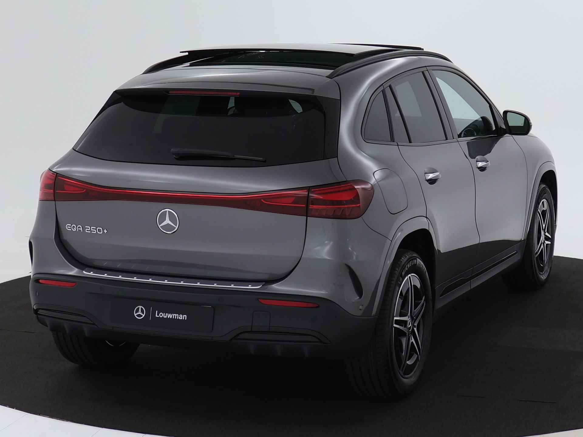 Mercedes-Benz EQA 250+ AMG Line 71 kWh | Nightpakket | Winter pakket | Premium pakket | GUARD 360° Voertuigbescherming Plus | Dodehoekassistent | Extra USB-poorten | 	Parkeerpakket met 360°-camera | KEYLESS-GO comfort pakket | - 14/37