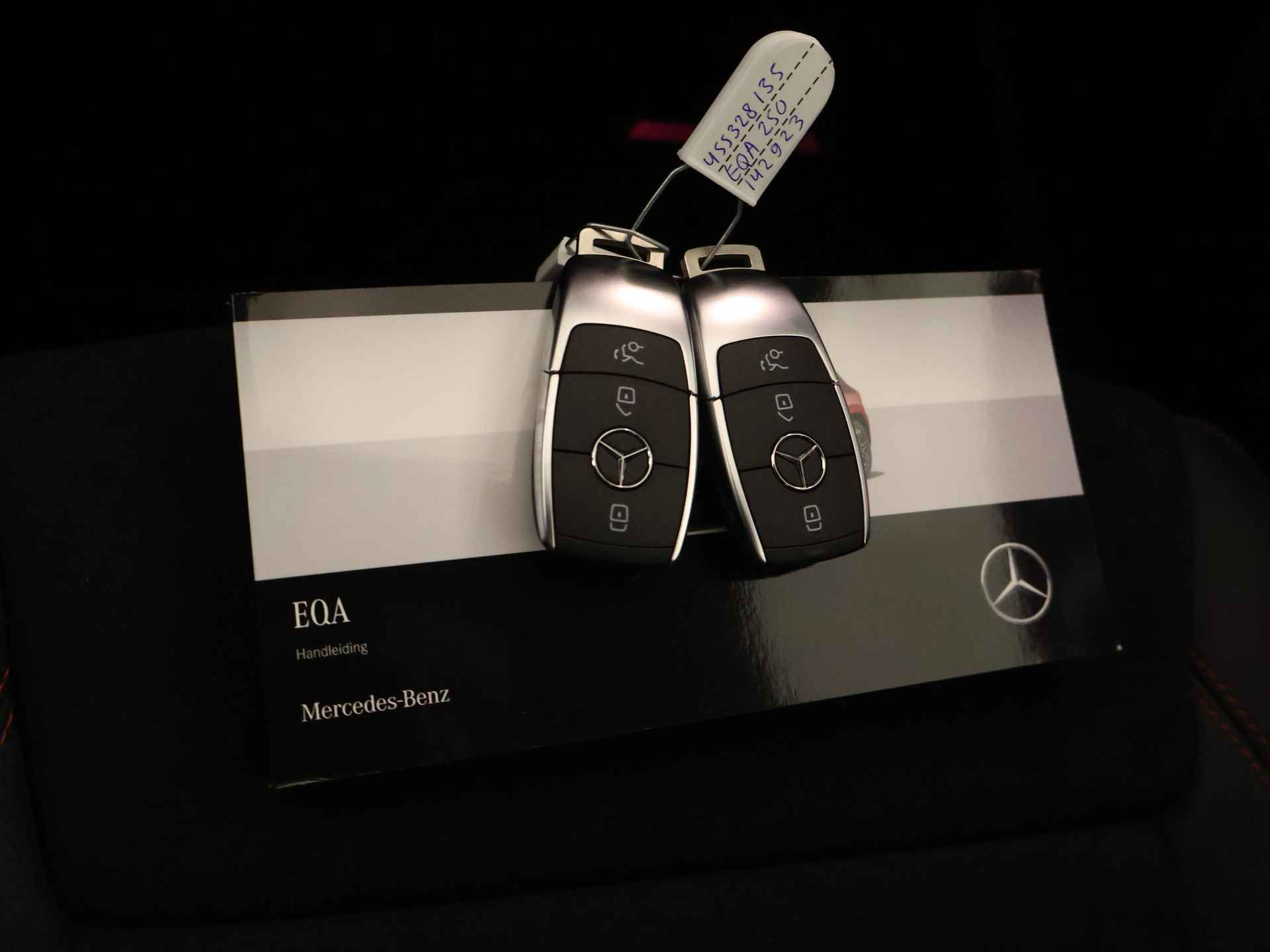 Mercedes-Benz EQA 250+ AMG Line 71 kWh | Nightpakket | Winter pakket | Premium pakket | GUARD 360° Voertuigbescherming Plus | Dodehoekassistent | Extra USB-poorten | 	Parkeerpakket met 360°-camera | KEYLESS-GO comfort pakket | - 26/37