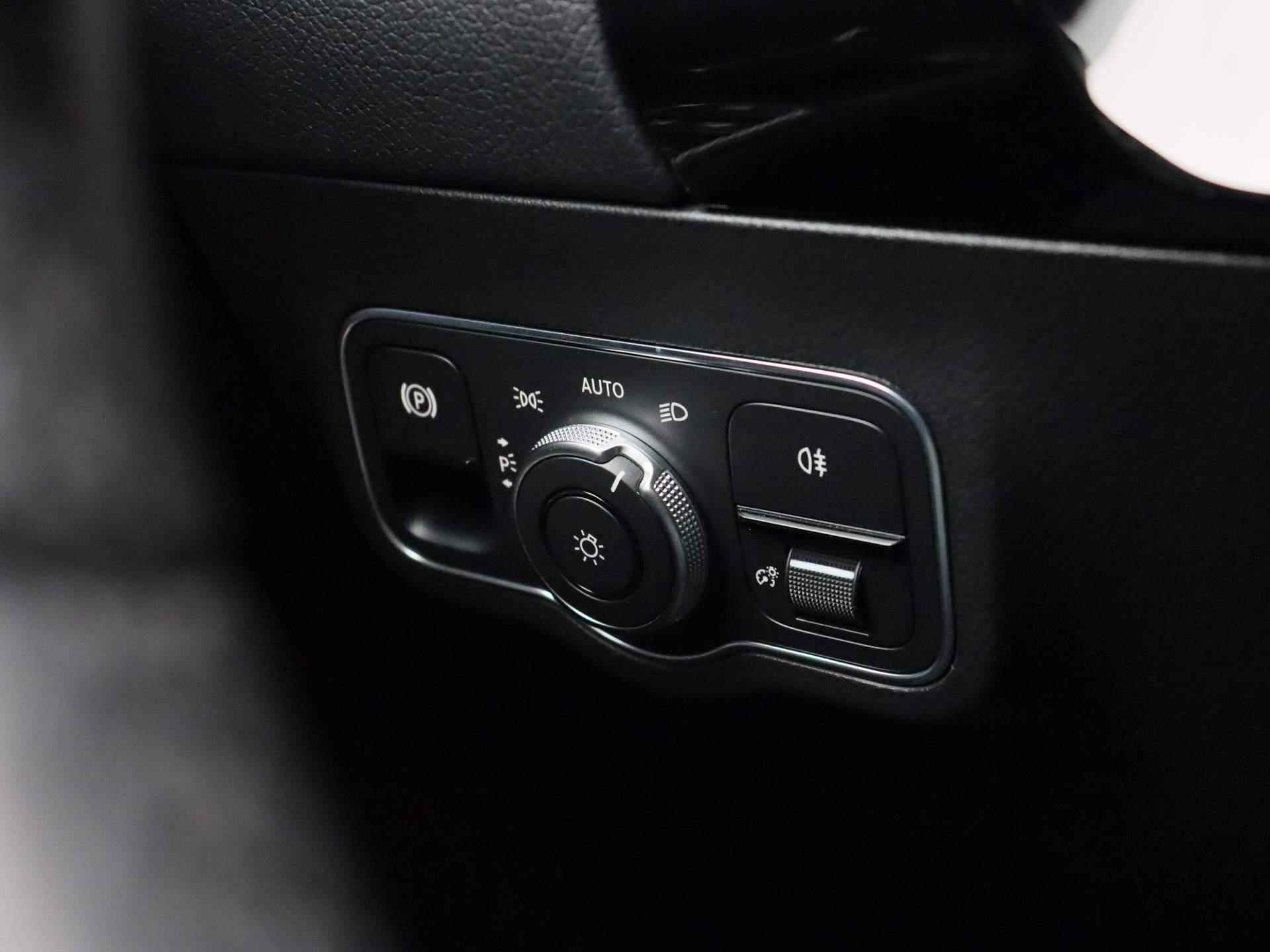 Mercedes-Benz GLA-klasse 180 d Business Solution Luxury | Automaat | Half Leder | Wide-Screen | Climate Control | Stoelverwarming | Trekhaak | - 27/34