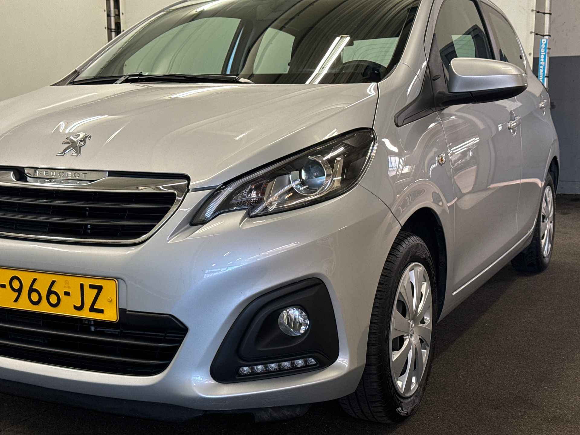 PEUGEOT 108 1.0 e-VTi 72PK 5DRS ACTIVE AIRCO CAMERA TEL CARPLAY NAP - 10/30