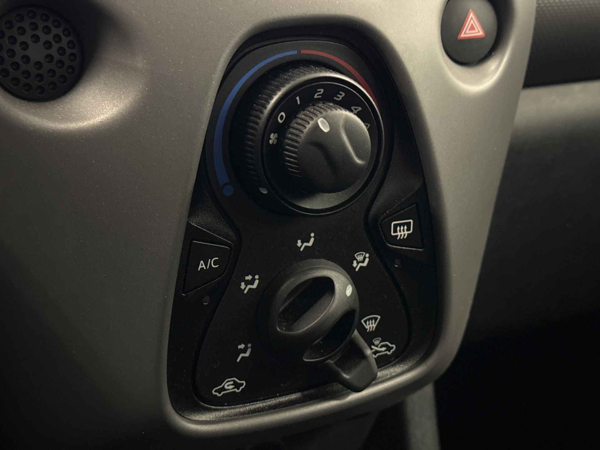 PEUGEOT 108 1.0 e-VTi 72PK 5DRS ACTIVE AIRCO CAMERA TEL CARPLAY NAP - 27/30