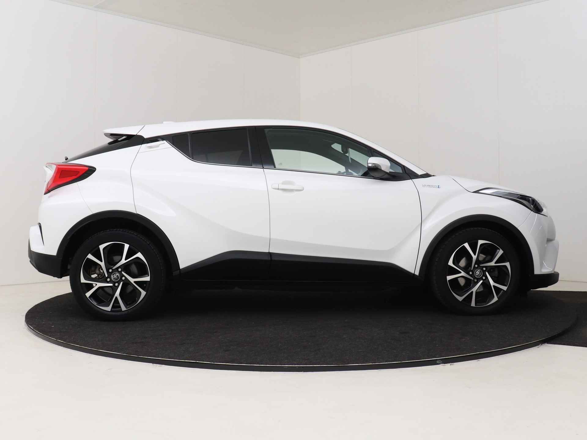 Toyota C-HR 1.8 Hybrid Dynamic I Navigatie I Climate Control I Cruise Control I Camera I USB I LM Velgen I Keyless Entry/Start I Stoelverwarming Voor I - 16/48