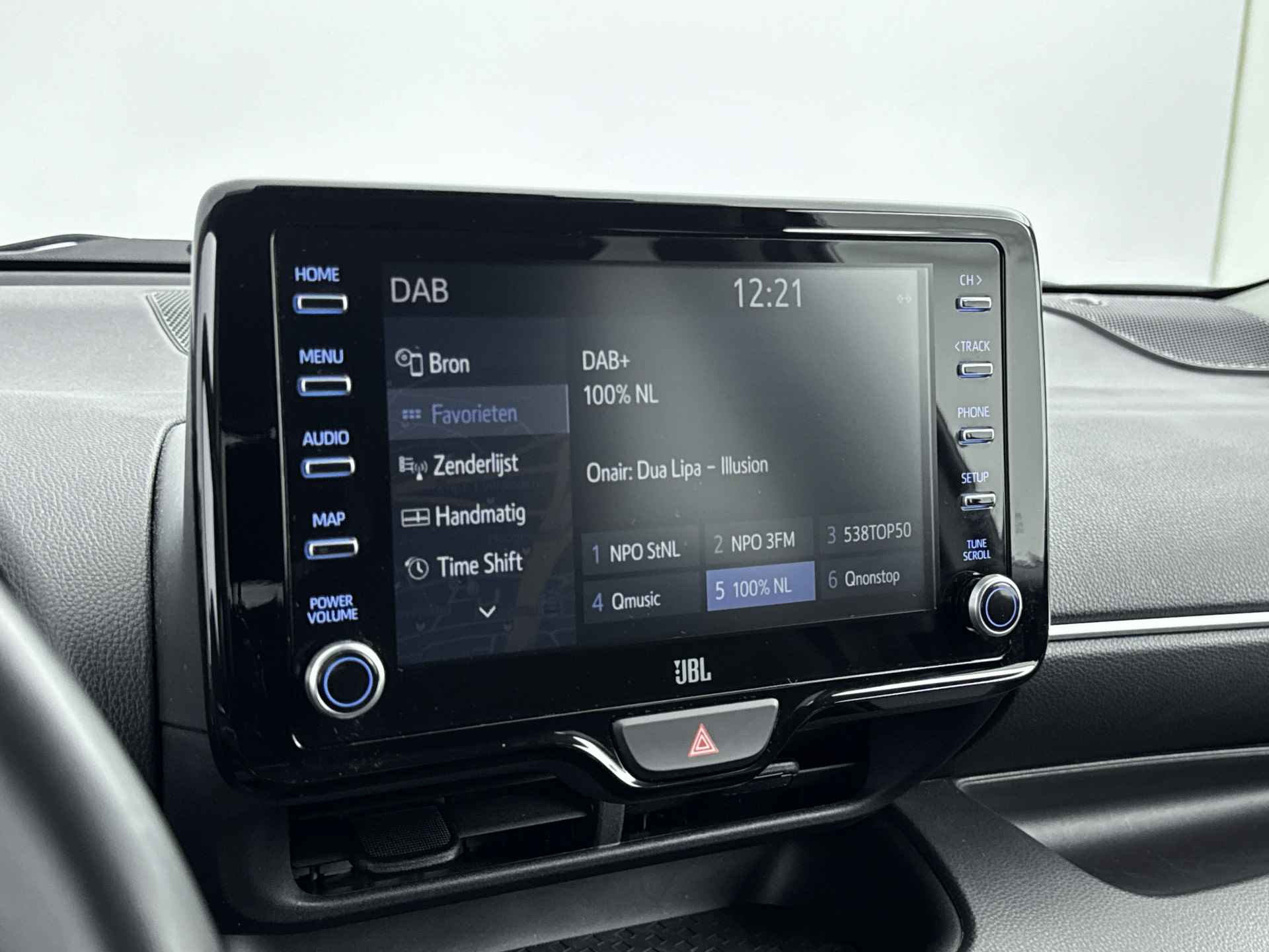 Toyota Yaris 1.5 Hybrid Style | Navigatie | JBL | Stoelverwarming | Draadloze telefoonlader | - 39/40