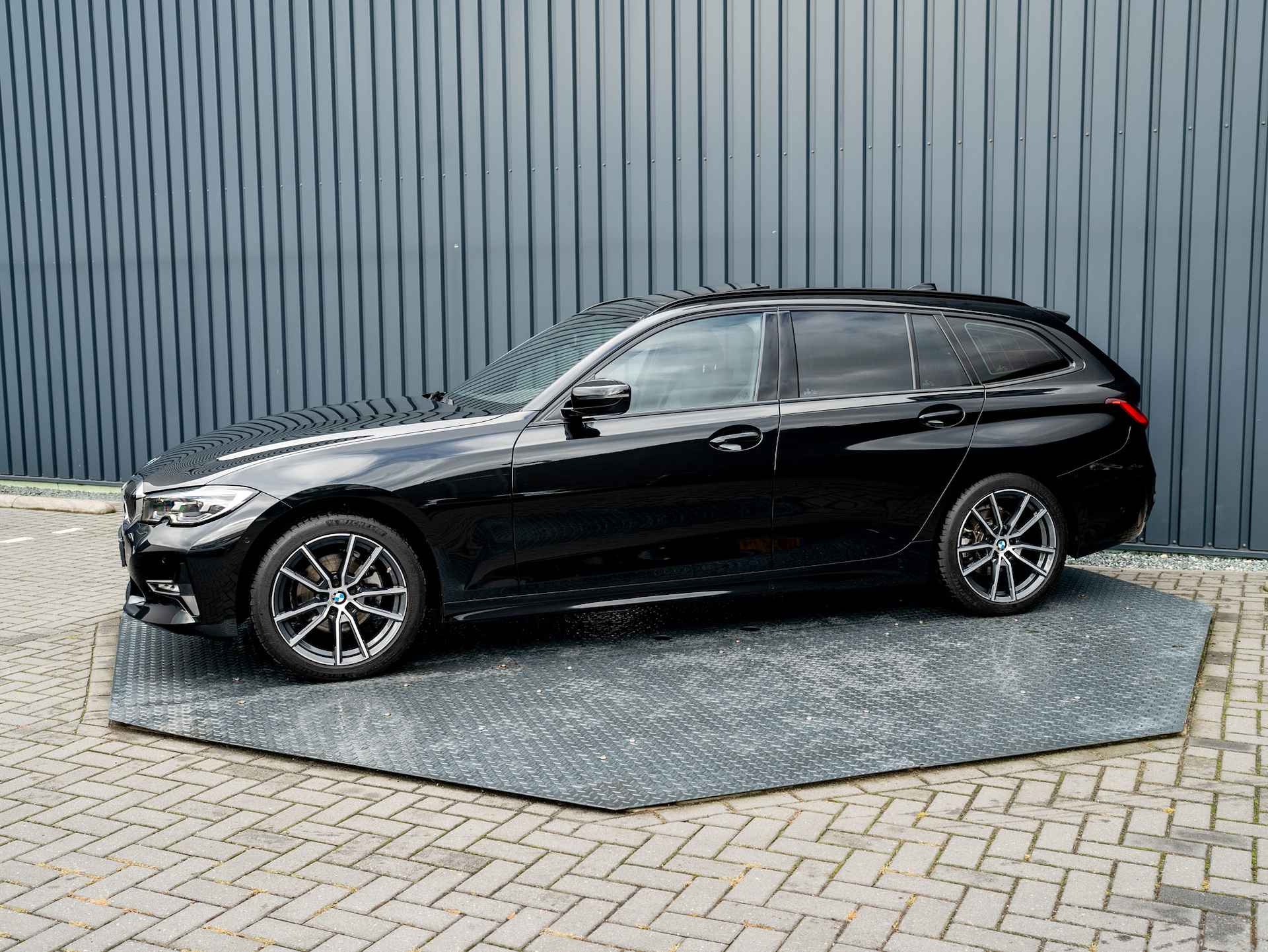 BMW 3 Serie Touring 320i High Executive Edition | Panodak | Leder | Camera | Elk A-Klep | Prijs Rijklaar!! - 3/49