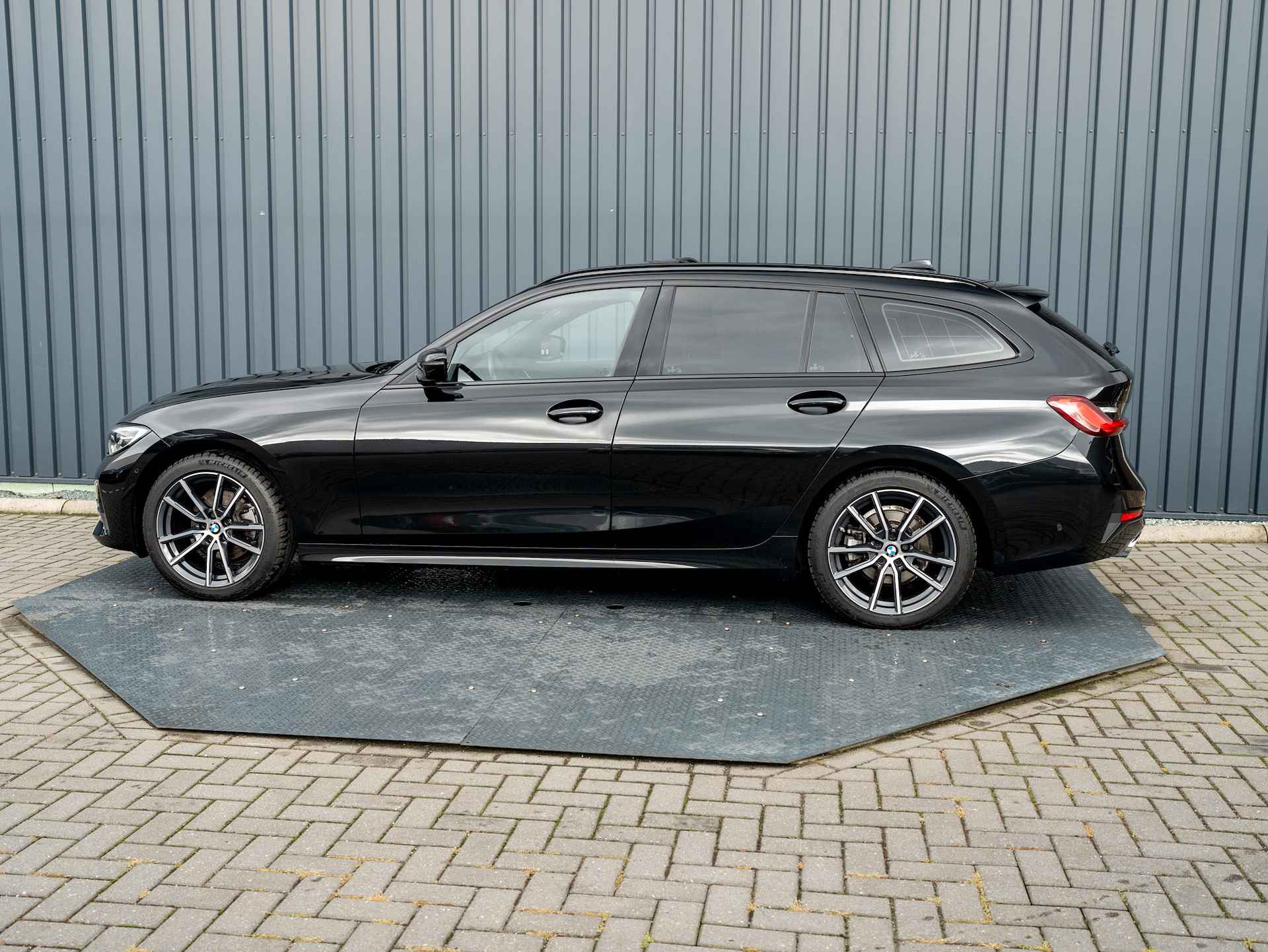 BMW 3 Serie Touring 320i High Executive Edition | Panodak | Leder | Camera | Elk A-Klep | Prijs Rijklaar!! - 4/49