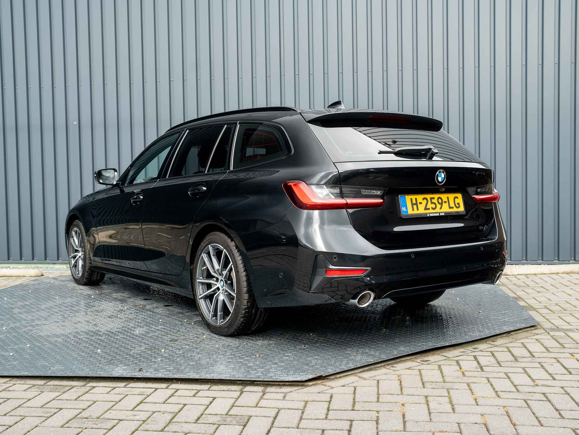 BMW 3 Serie Touring 320i High Executive Edition | Panodak | Leder | Camera | Elk A-Klep | Prijs Rijklaar!! - 5/49