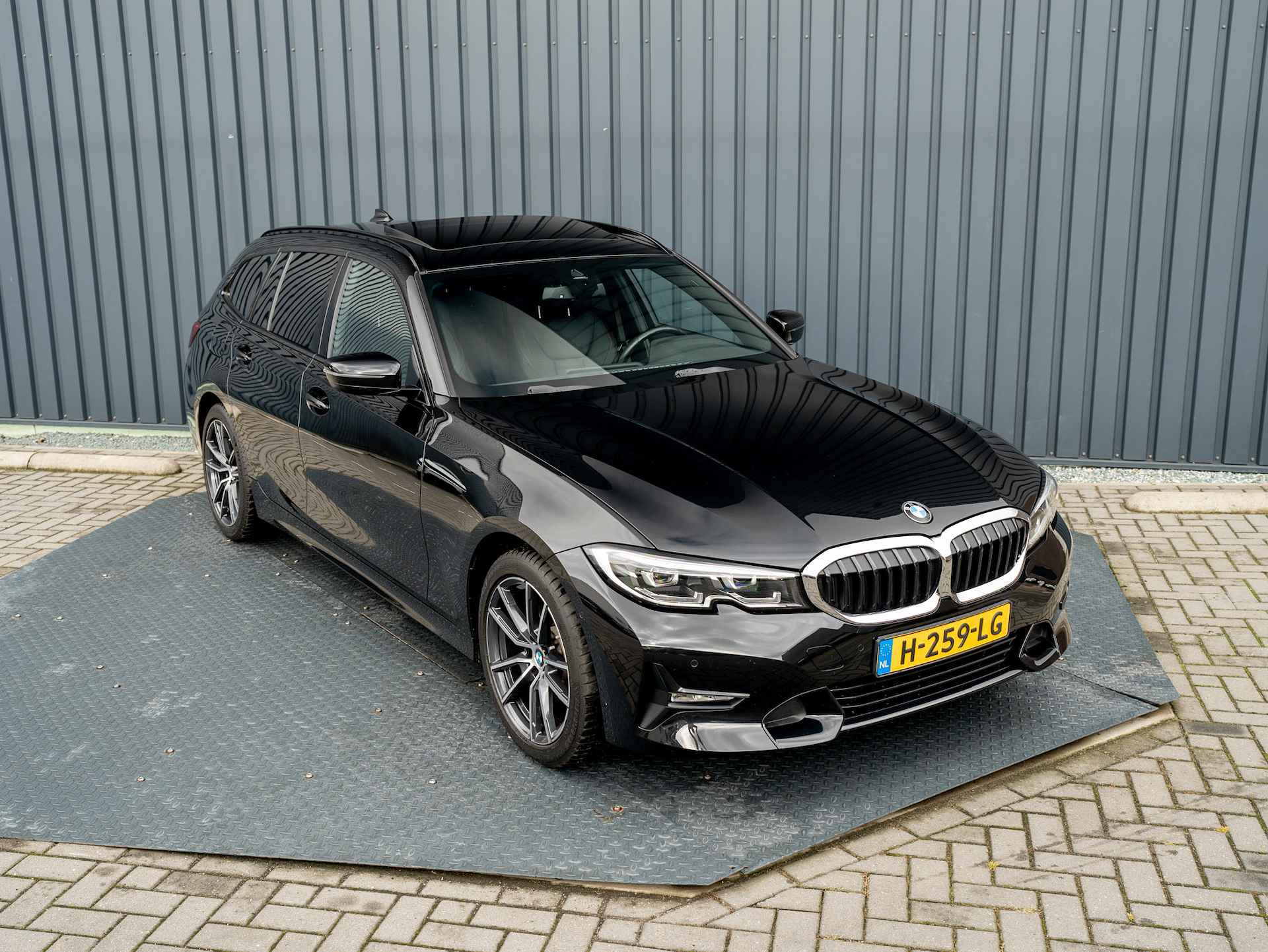 BMW 3 Serie Touring 320i High Executive Edition | Panodak | Leder | Camera | Elk A-Klep | Prijs Rijklaar!! - 41/49