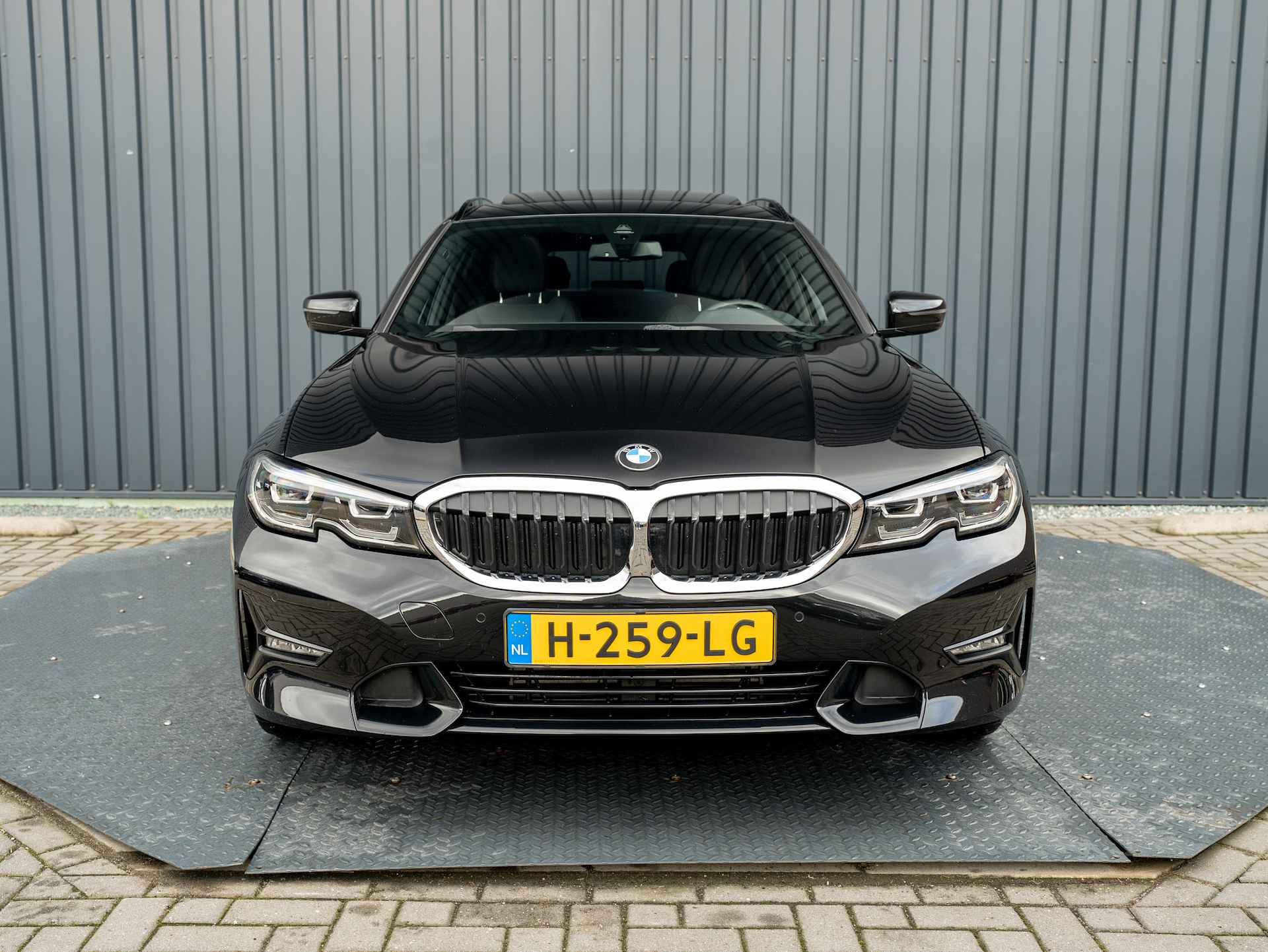 BMW 3 Serie Touring 320i High Executive Edition | Panodak | Leder | Camera | Elk A-Klep | Prijs Rijklaar!! - 44/49