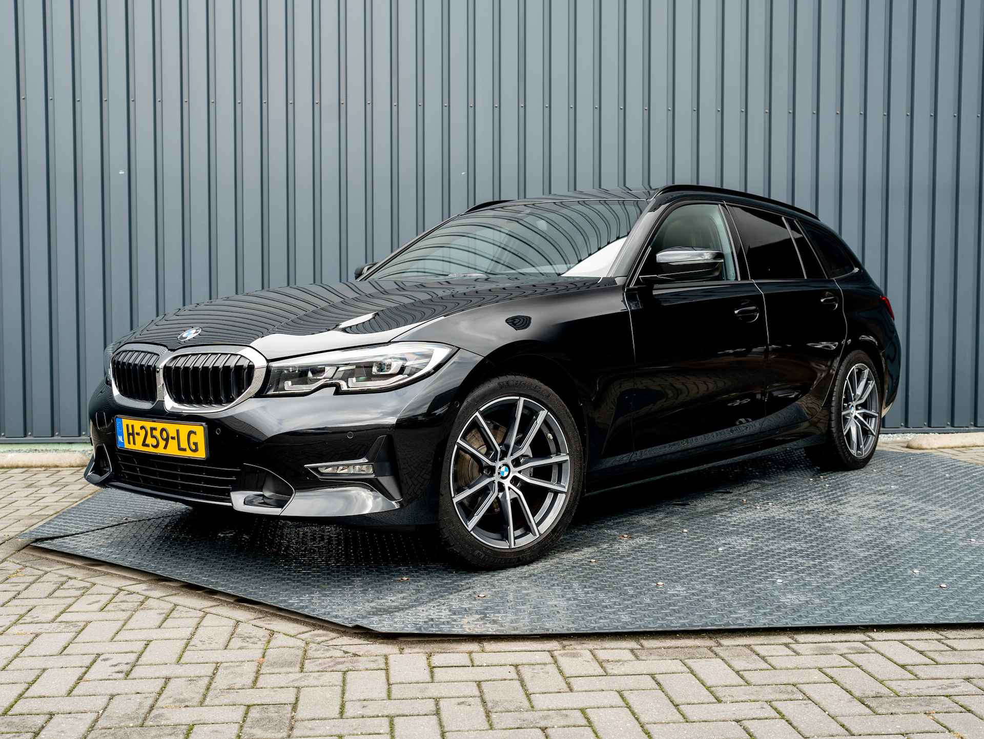 BMW 3 Serie Touring 320i High Executive Edition | Panodak | Leder | Camera | Elk A-Klep | Prijs Rijklaar!! - 45/49