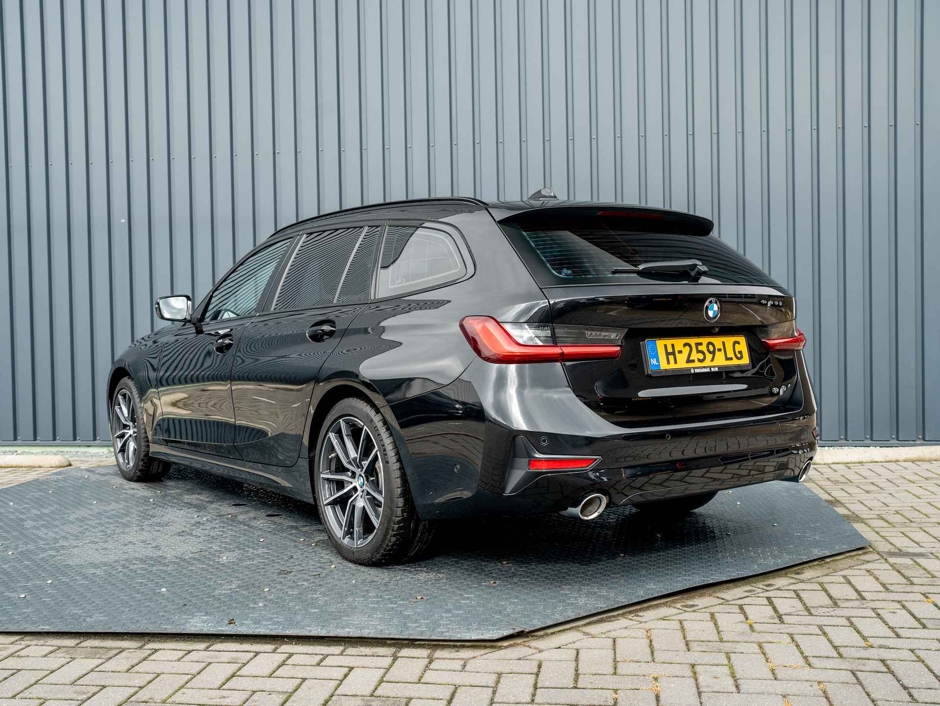 BMW 3 Serie Touring 320i High Executive Edition | Panodak | Leder | Camera | Elk A-Klep | Prijs Rijklaar!! - 46/49