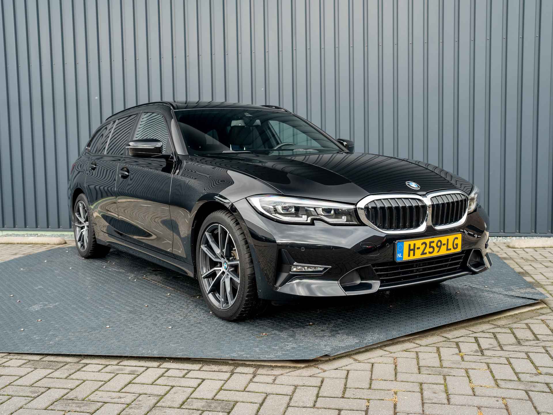 BMW 3 Serie Touring 320i High Executive Edition | Panodak | Leder | Camera | Elk A-Klep | Prijs Rijklaar!! - 47/49