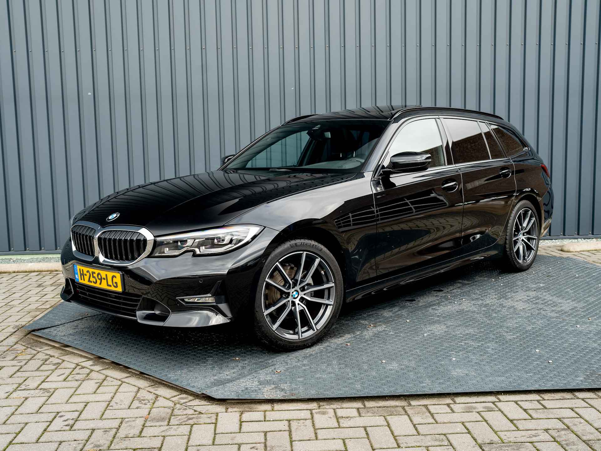 BMW 3 Serie Touring 320i High Executive Edition | Panodak | Leder | Camera | Elk A-Klep | Prijs Rijklaar!! - 49/49