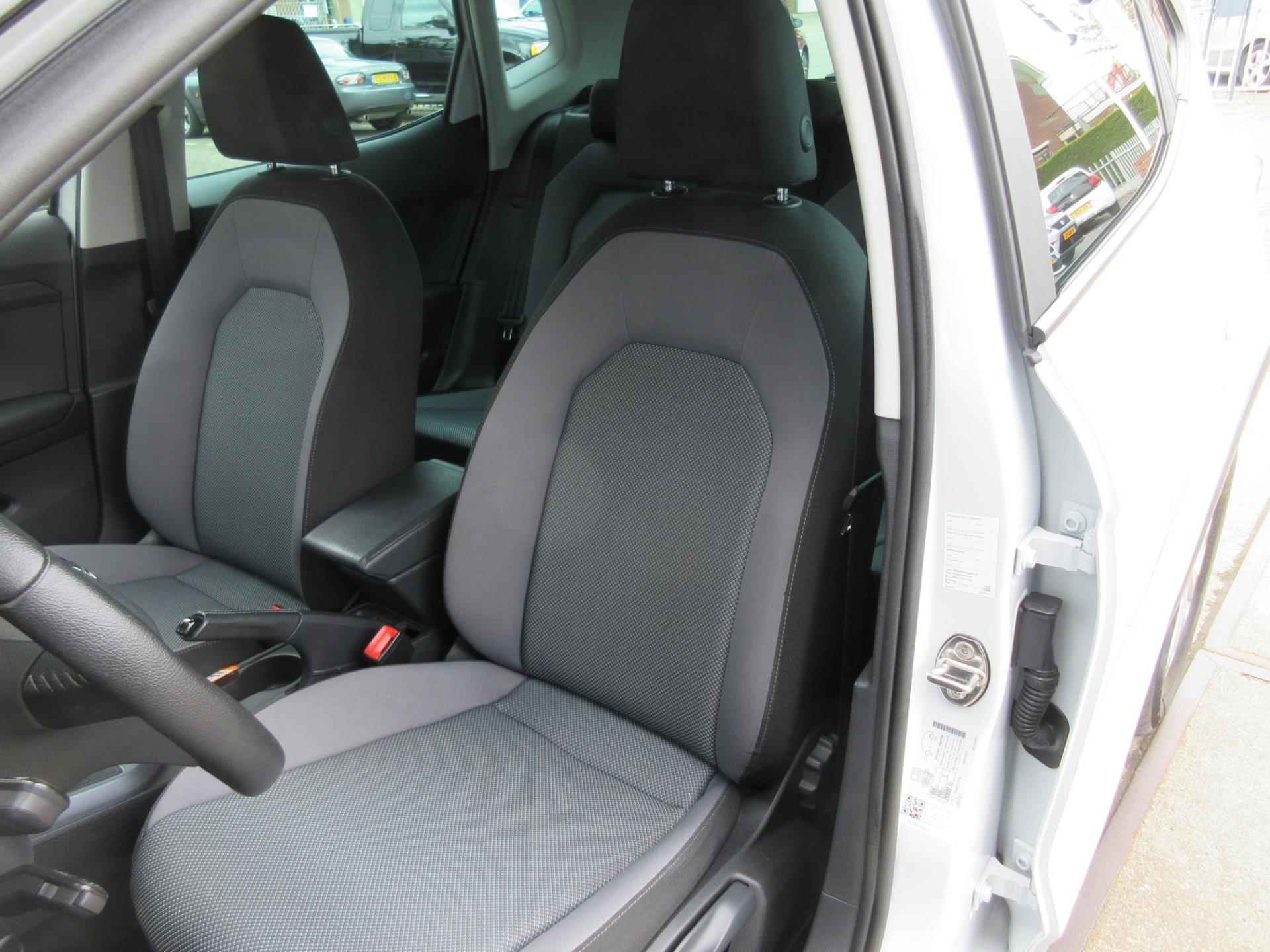 Seat Arona 1.0 TSI Style Business Intense / Camera / Navi / Carplay - 17/28