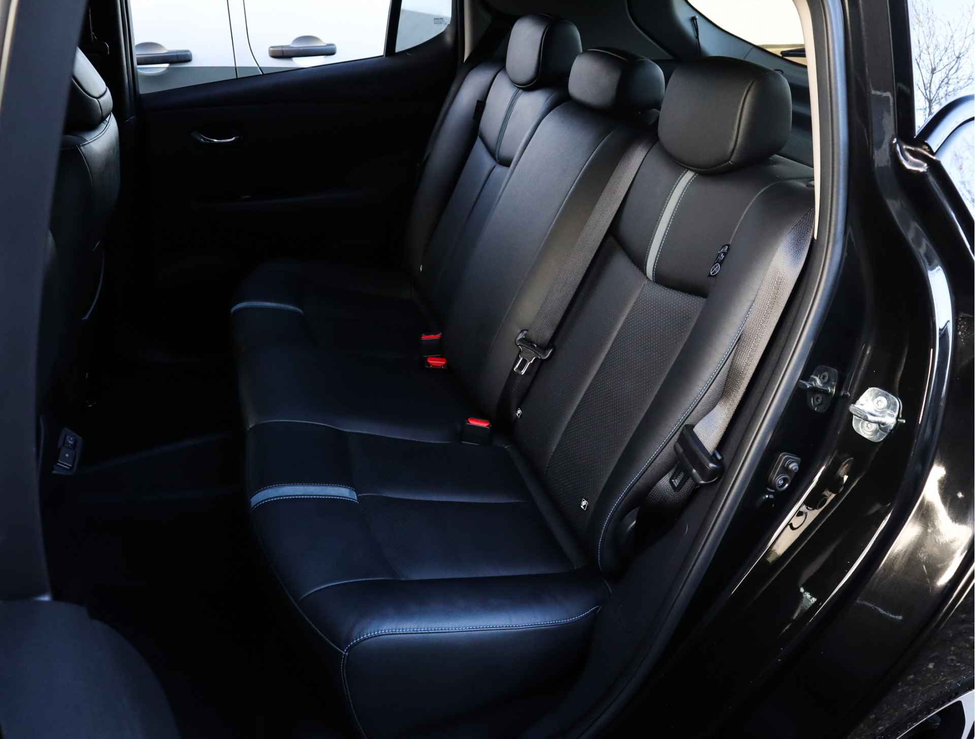 Nissan Leaf 3.Zero Limited Edition 62 kWh (218PK) 1e-Eig, Keurig-Onderh, 12-Mnd-BOVAG, NL-Auto, Navigatie/Apple-Carplay/Android-Auto, Parkeersensoren-V+A, LM.-Velgen, 360-Camera, Stoelverwarming-V+A, Dodehoeksensor, Airco/Climate-Control, Le Audio-Premium, Adaptive-Cruise-Control, Privacy-Glas - 8/39