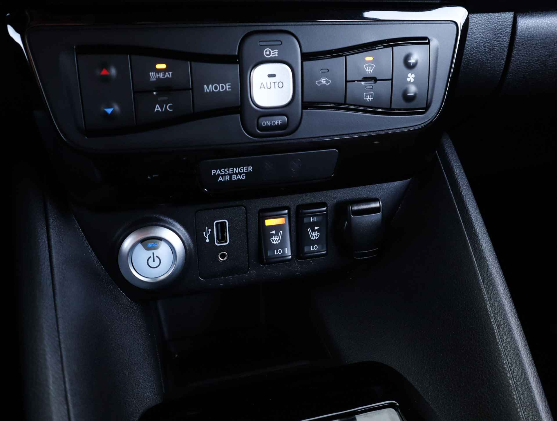Nissan Leaf 3.Zero Limited Edition 62 kWh (218PK) 1e-Eig, Nissan-Dealer-Onderh, 12-Mnd-BOVAG, NL-Auto, Navigatie/Apple-Carplay/Android-Auto, Parkeersensoren-V+A, LM.-Velgen, 360-Camera, Stoelverwarming-V+A, Dodehoeksensor, Airco/Climate-Cont Audio-Premium, Adaptive-Cruise-Control, Privacy-Glas - 17/40