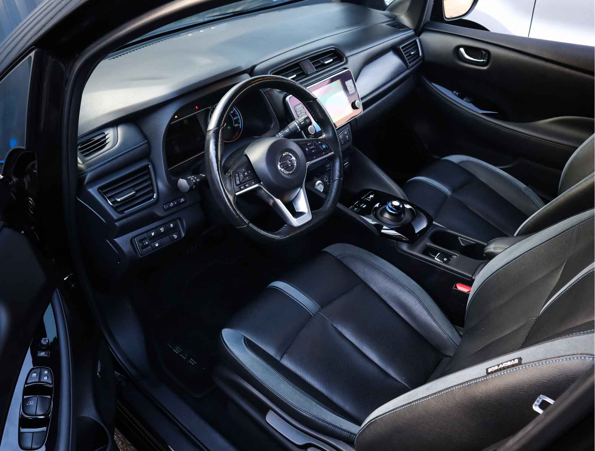 Nissan Leaf 3.Zero Limited Edition 62 kWh (218PK) 1e-Eig, Nissan-Dealer-Onderh, 12-Mnd-BOVAG, NL-Auto, Navigatie/Apple-Carplay/Android-Auto, Parkeersensoren-V+A, LM.-Velgen, 360-Camera, Stoelverwarming-V+A, Dodehoeksensor, Airco/Climate-Cont Audio-Premium, Adaptive-Cruise-Control, Privacy-Glas - 18/40