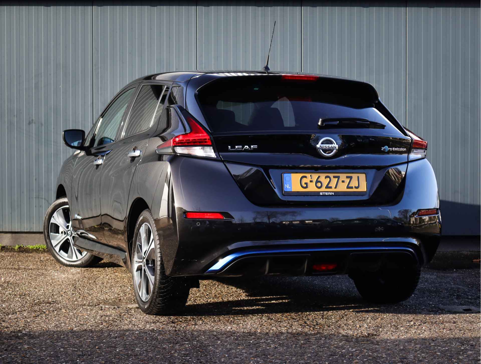 Nissan Leaf 3.Zero Limited Edition 62 kWh (218PK) 1e-Eig, Nissan-Dealer-Onderh, 12-Mnd-BOVAG, NL-Auto, Navigatie/Apple-Carplay/Android-Auto, Parkeersensoren-V+A, LM.-Velgen, 360-Camera, Stoelverwarming-V+A, Dodehoeksensor, Airco/Climate-Cont Audio-Premium, Adaptive-Cruise-Control, Privacy-Glas - 23/40
