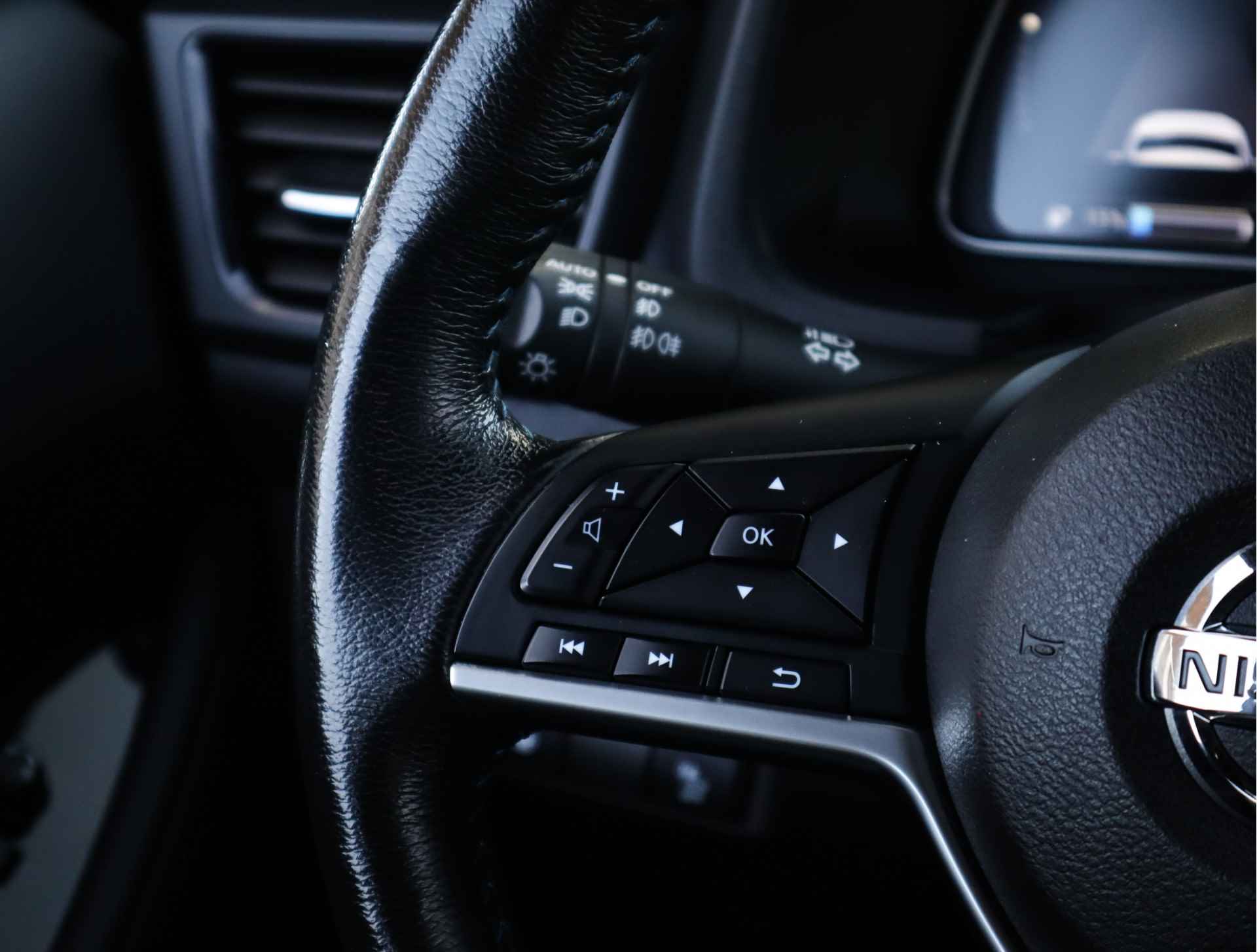 Nissan Leaf 3.Zero Limited Edition 62 kWh (218PK) 1e-Eig, Nissan-Dealer-Onderh, 12-Mnd-BOVAG, NL-Auto, Navigatie/Apple-Carplay/Android-Auto, Parkeersensoren-V+A, LM.-Velgen, 360-Camera, Stoelverwarming-V+A, Dodehoeksensor, Airco/Climate-Cont Audio-Premium, Adaptive-Cruise-Control, Privacy-Glas - 27/40