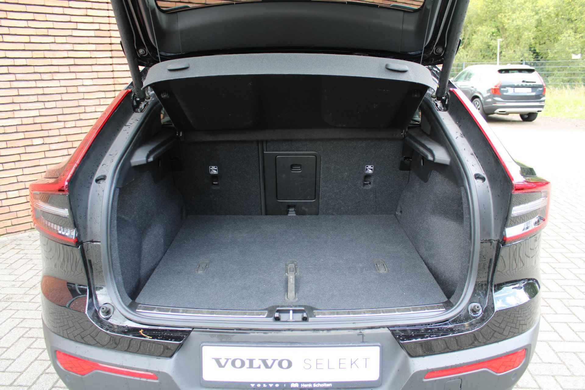 Volvo C40 Recharge Twin Ultimate 82 kWh | Adaptieve Cruise Control, Pilot Assist | Harman/Kardon audiosysteem | Elektrisch verstelbare voorstoelen | Bestuurderstoel met geheugenfunctie | 360 graden camera | Panoramisch dak | Pixel LED koplampen | 20" Lichtmetalen velgen | - 15/18