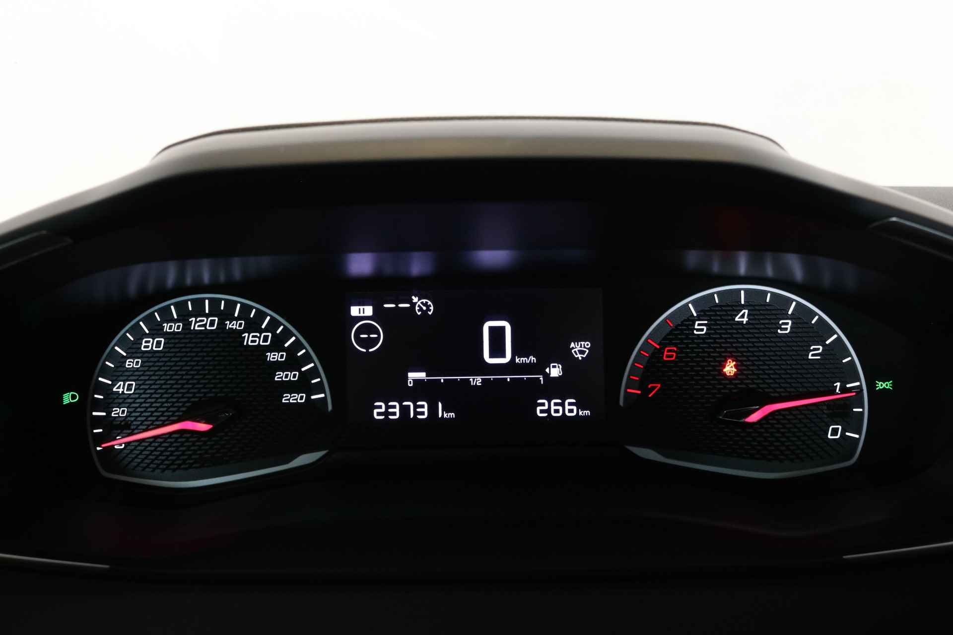 Peugeot 2008 1.2 PureTech 100PK Active | Airco | Cruise | Apple Carplay | DAB | Parkeersensoren achter | Bluetooth | Metallic | - 18/35