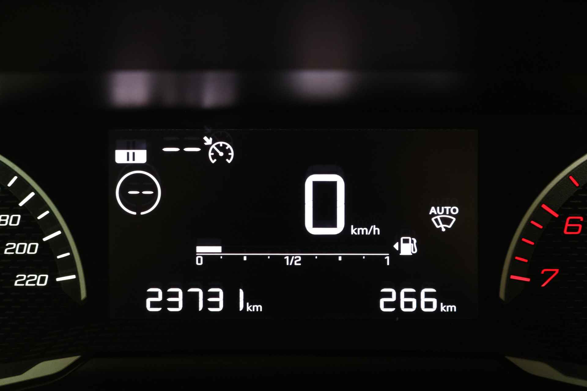 Peugeot 2008 1.2 PureTech 100PK Active | Airco | Cruise | Apple Carplay | DAB | Parkeersensoren achter | Bluetooth | Metallic | - 19/35