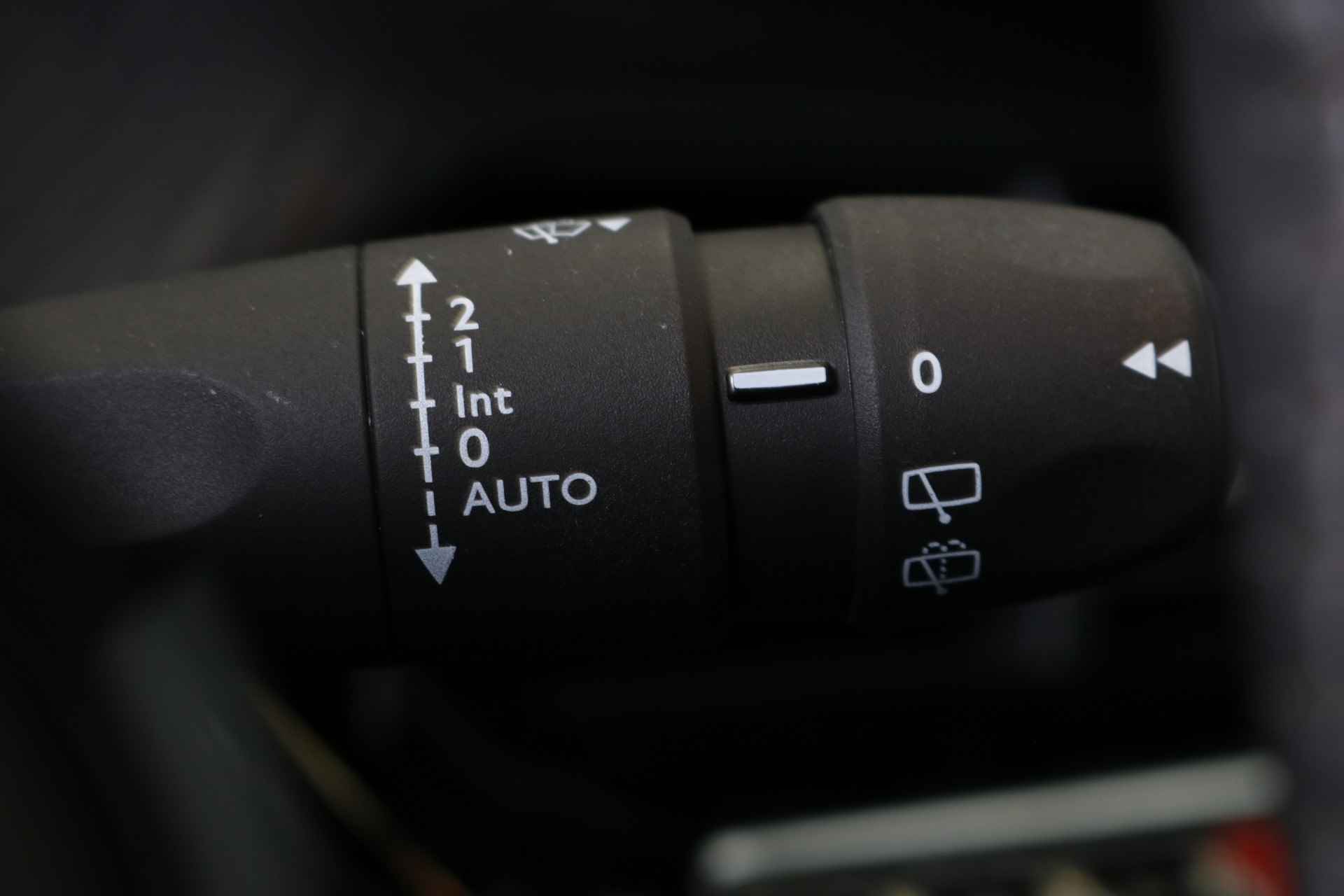 Peugeot 2008 1.2 PureTech 100PK Active | Airco | Cruise | Apple Carplay | DAB | Parkeersensoren achter | Bluetooth | Metallic | - 24/35