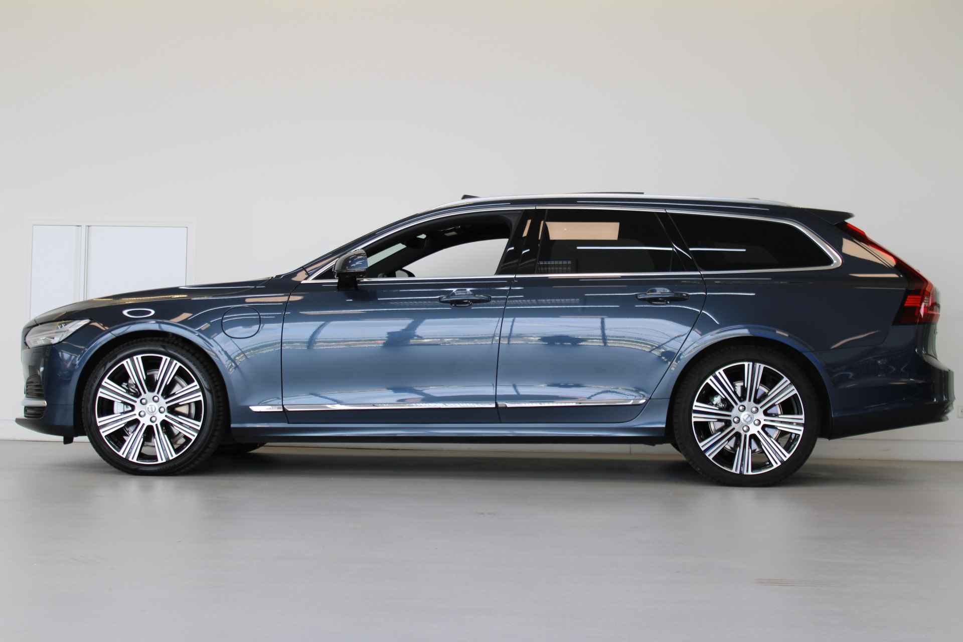 Volvo V90 T6 350PK AWD Ultimate Bright | Massage | B&W Audio | Luchtvering | Trekhaak | Nappa | 360º view - 2/72