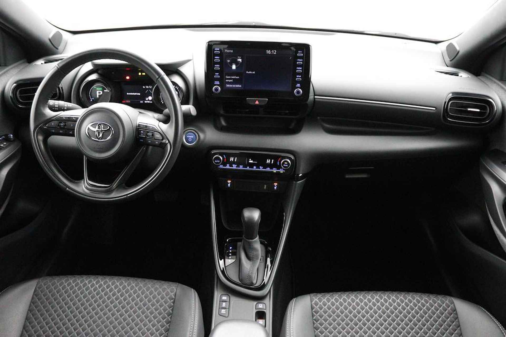 Toyota Yaris 1.5 Hybrid Two-tone | Keyless | Half lederen sportstoelen | Stoelverwarming | - 4/46