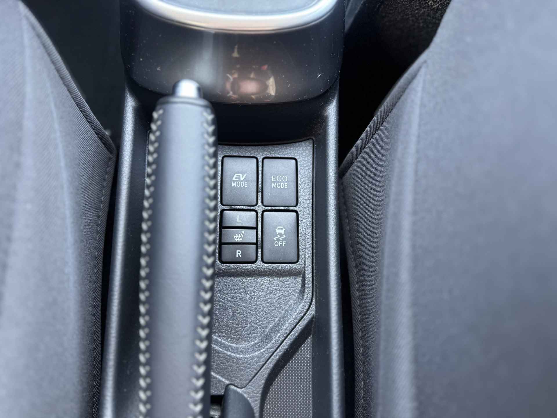 Toyota Yaris 1.5 Hybrid Aspiration Navigatie, Lichtmetalen velgen , All-in Rijklaarprijs - 5/32