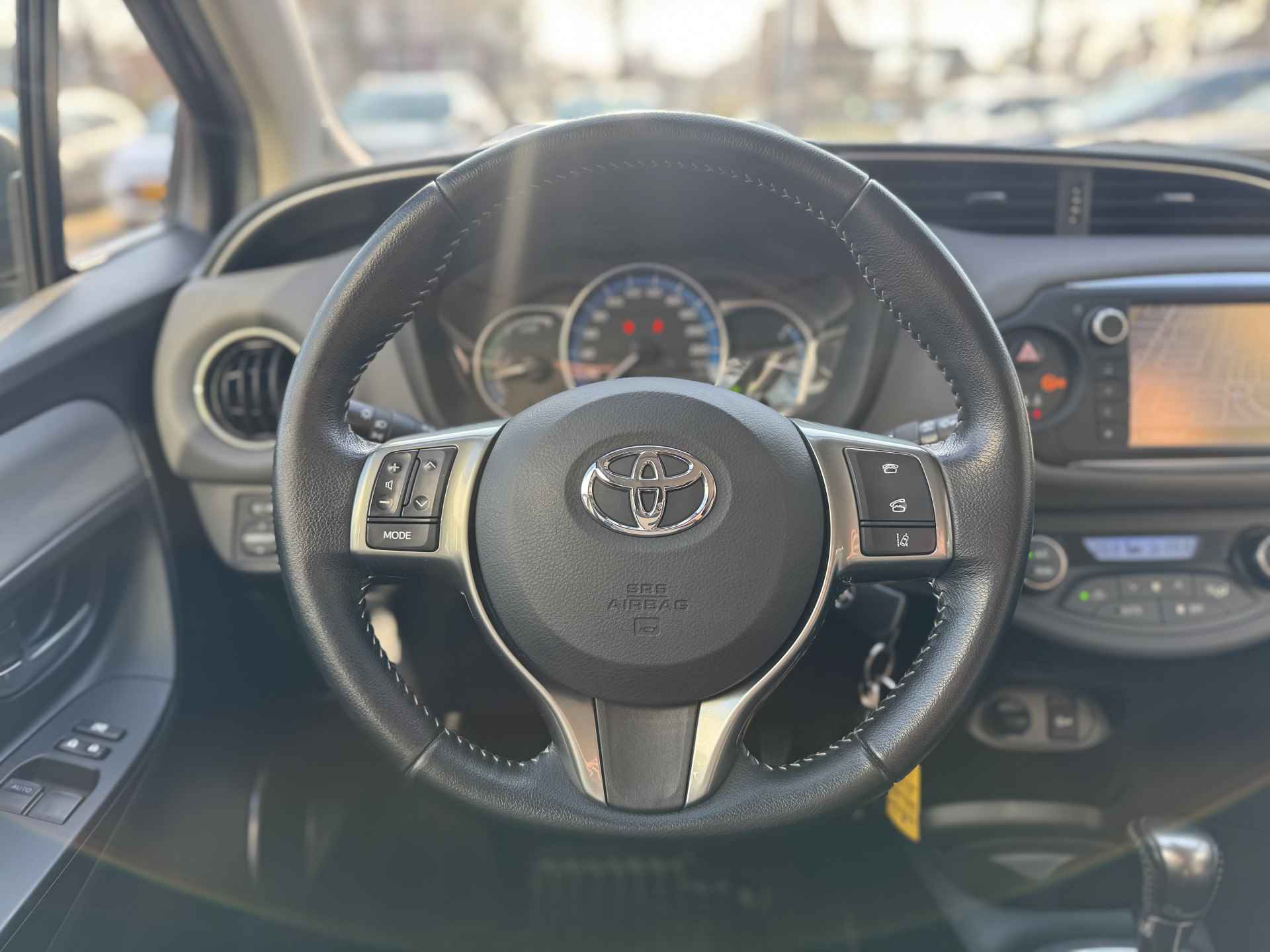 Toyota Yaris 1.5 Hybrid Aspiration Navigatie, Lichtmetalen velgen , All-in Rijklaarprijs - 17/32