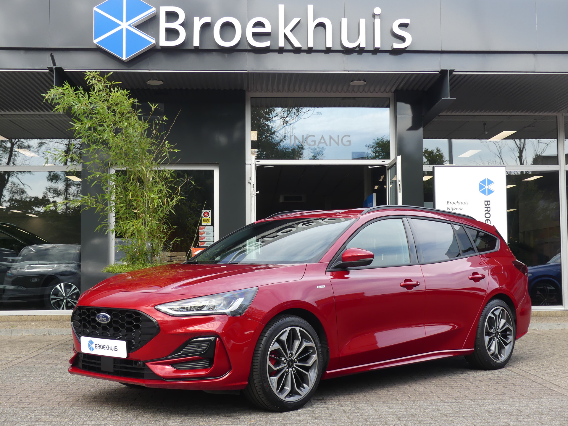 Ford Focus Wagon 1.0 EcoBoost 125PK Hybrid ST Line X | 2024 | 18"LMV | Winterpack | Kleur: Fantastic Red |